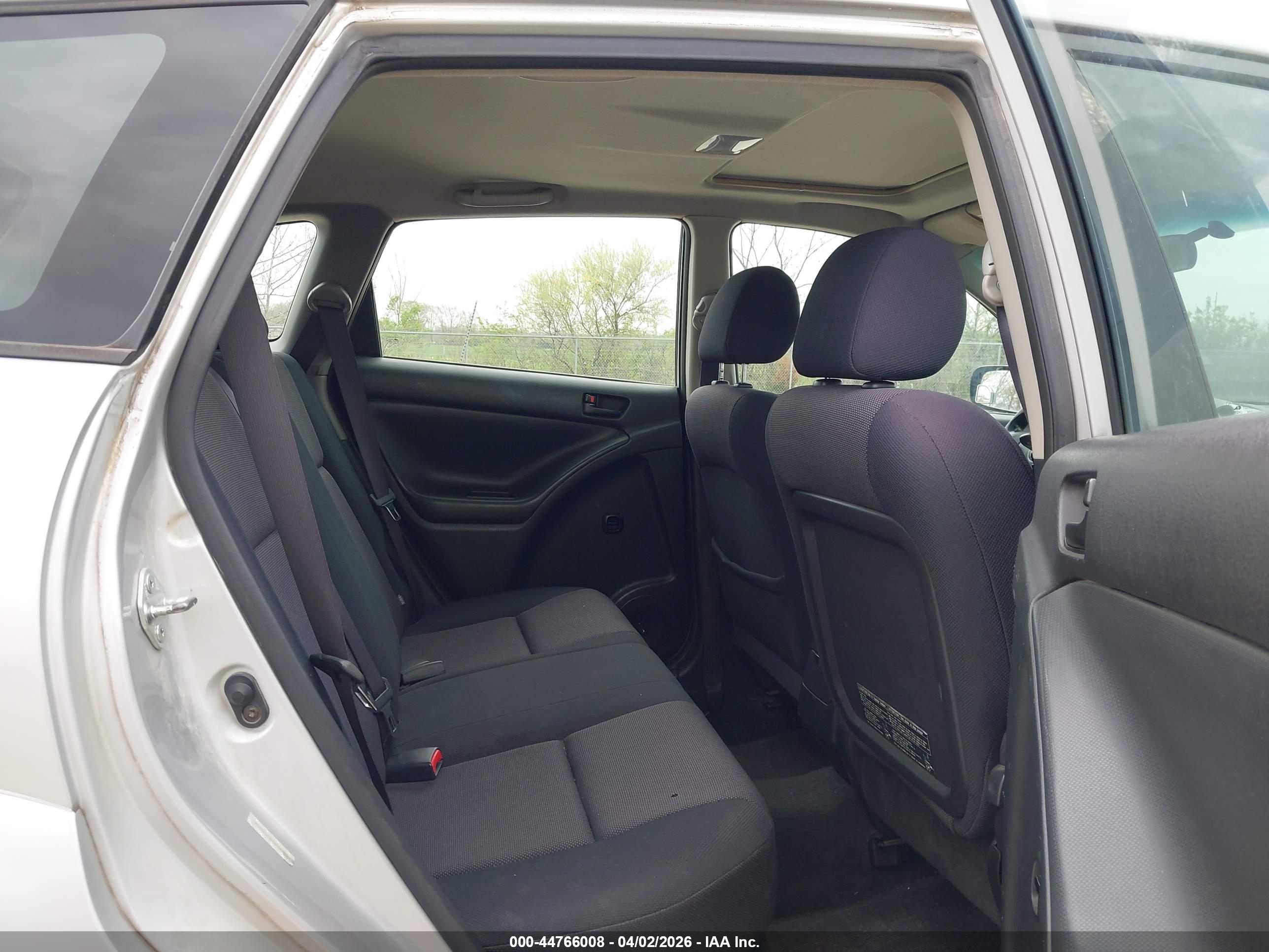 PONTIAC VIBE image 8