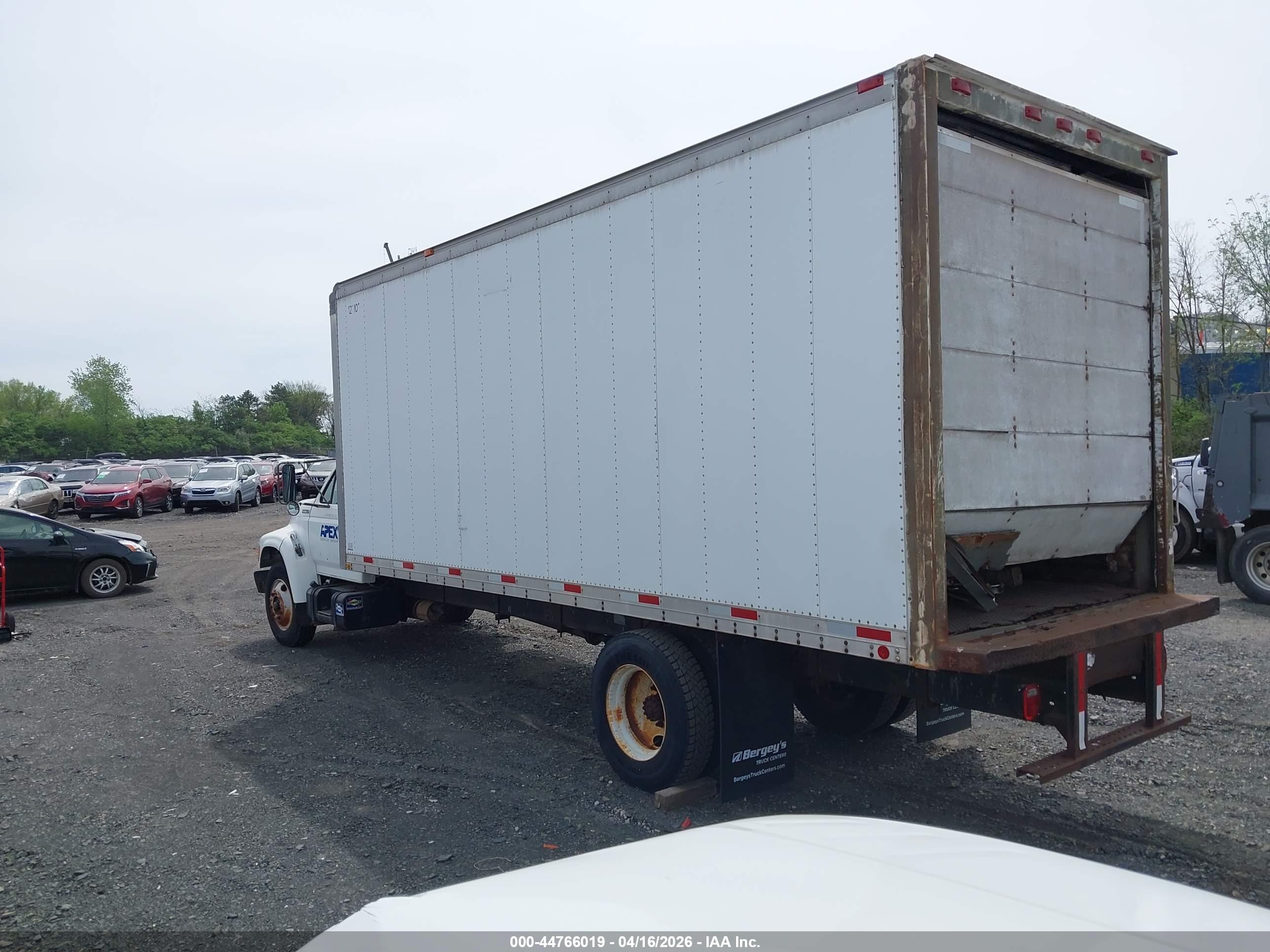 FORD F700 image 3