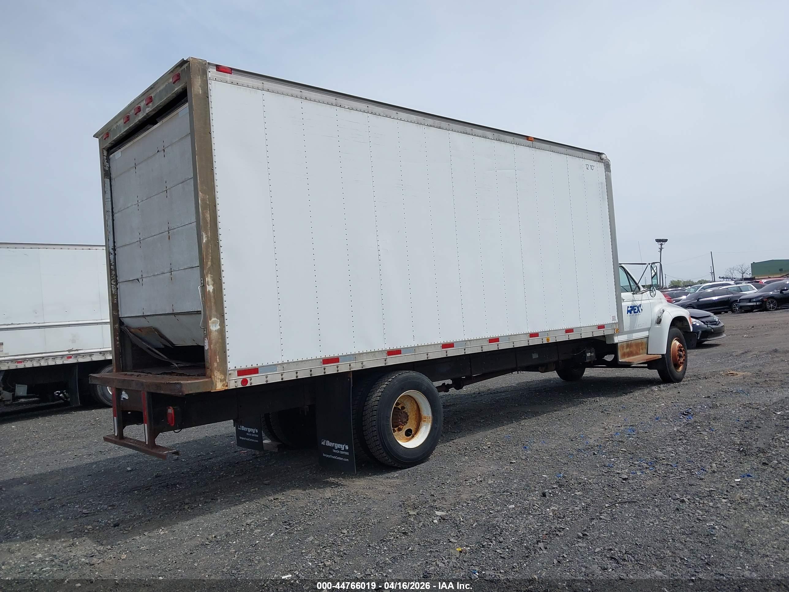 FORD F700 image 4