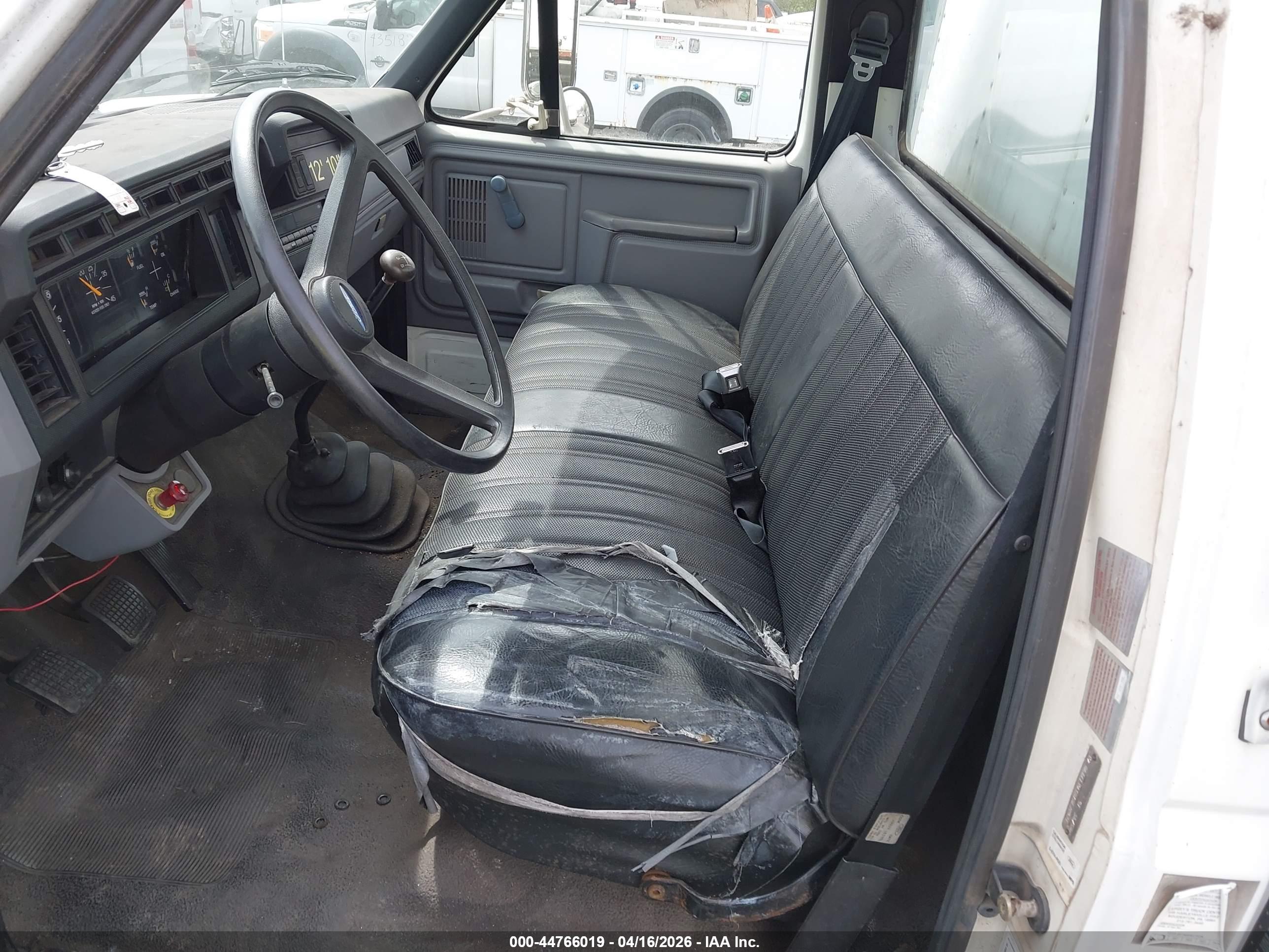 FORD F700 image 7