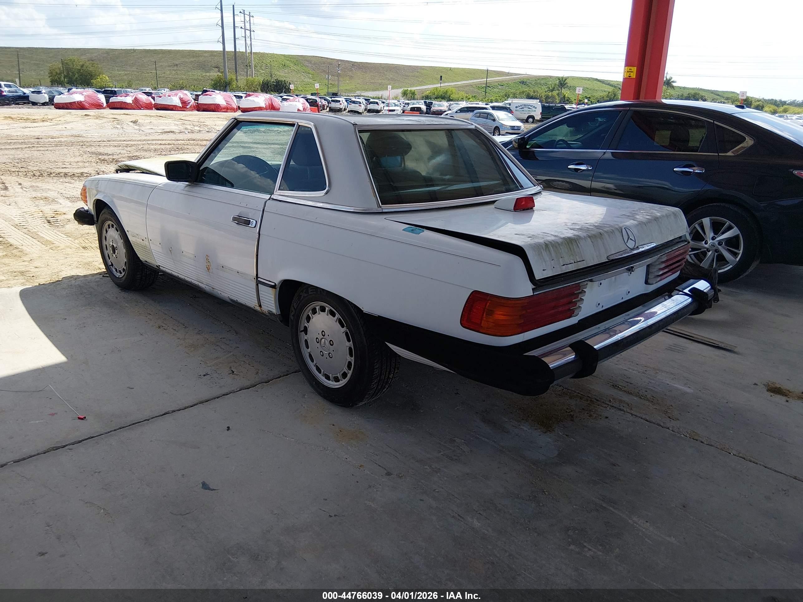 MERCEDES-BENZ 560 image 3