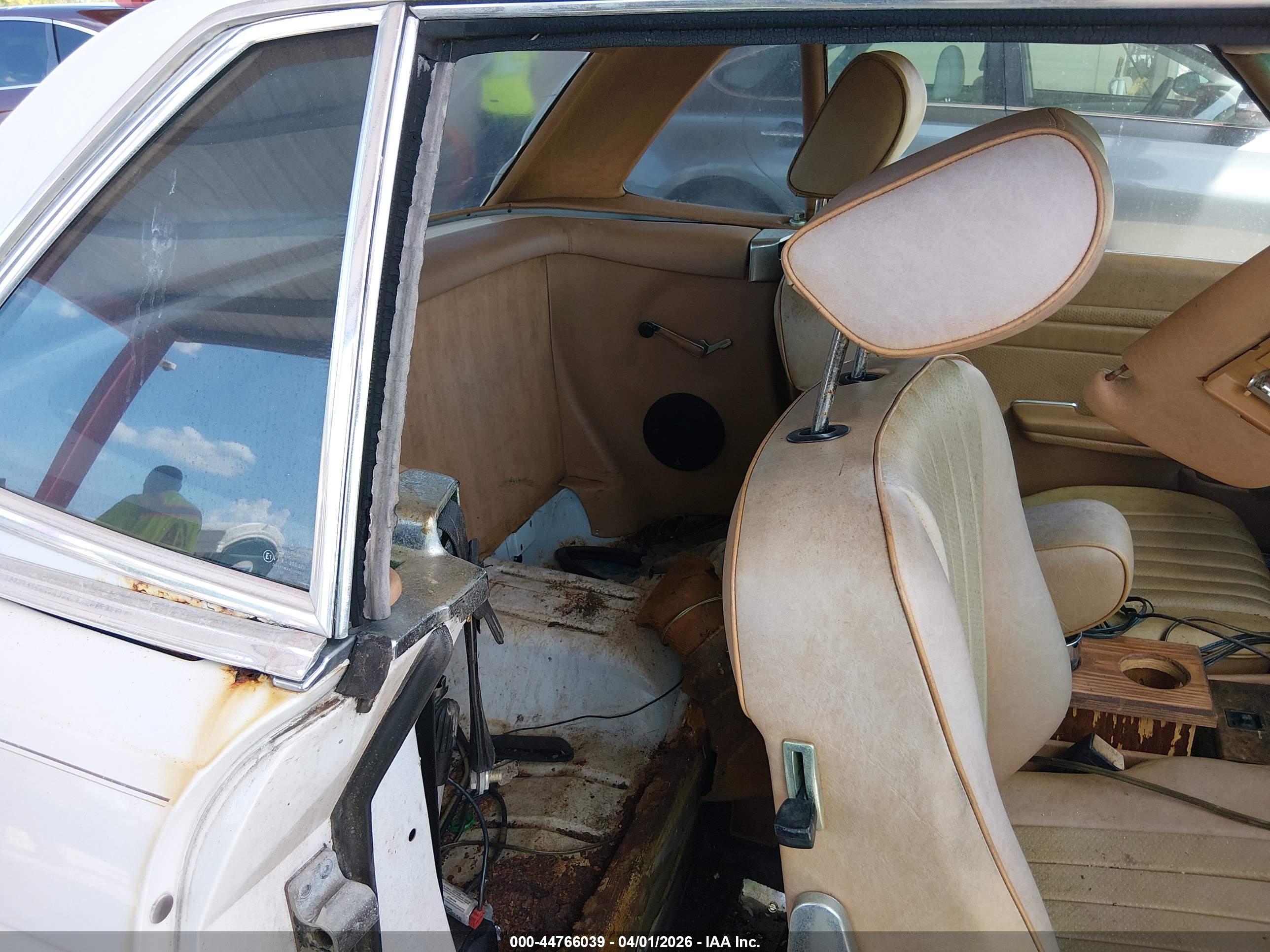 MERCEDES-BENZ 560 image 8