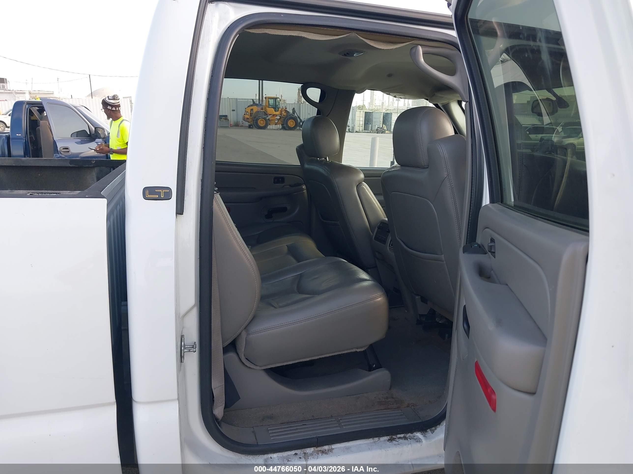 CHEVROLET SILVERADO image 8