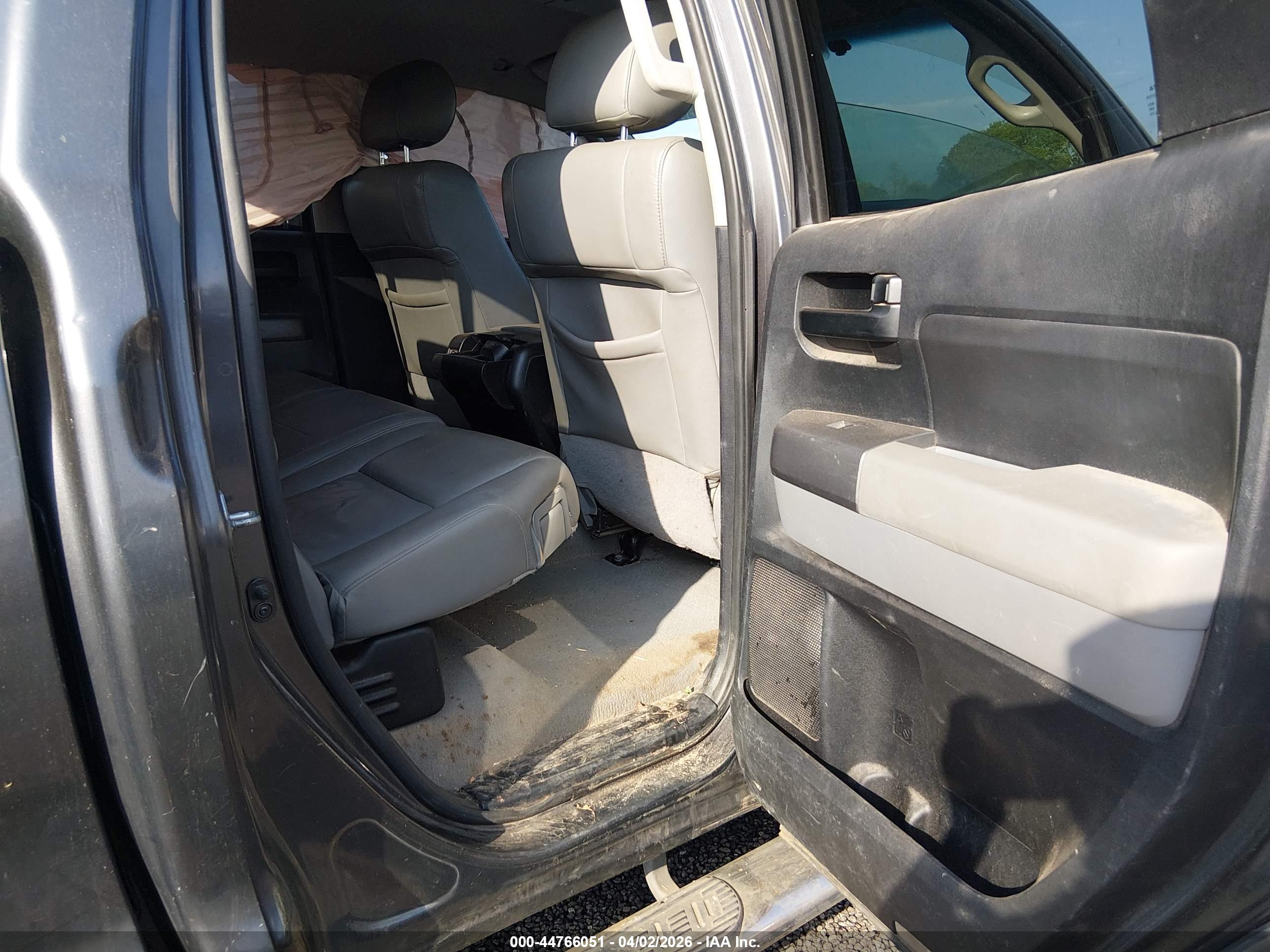 TOYOTA TUNDRA image 8