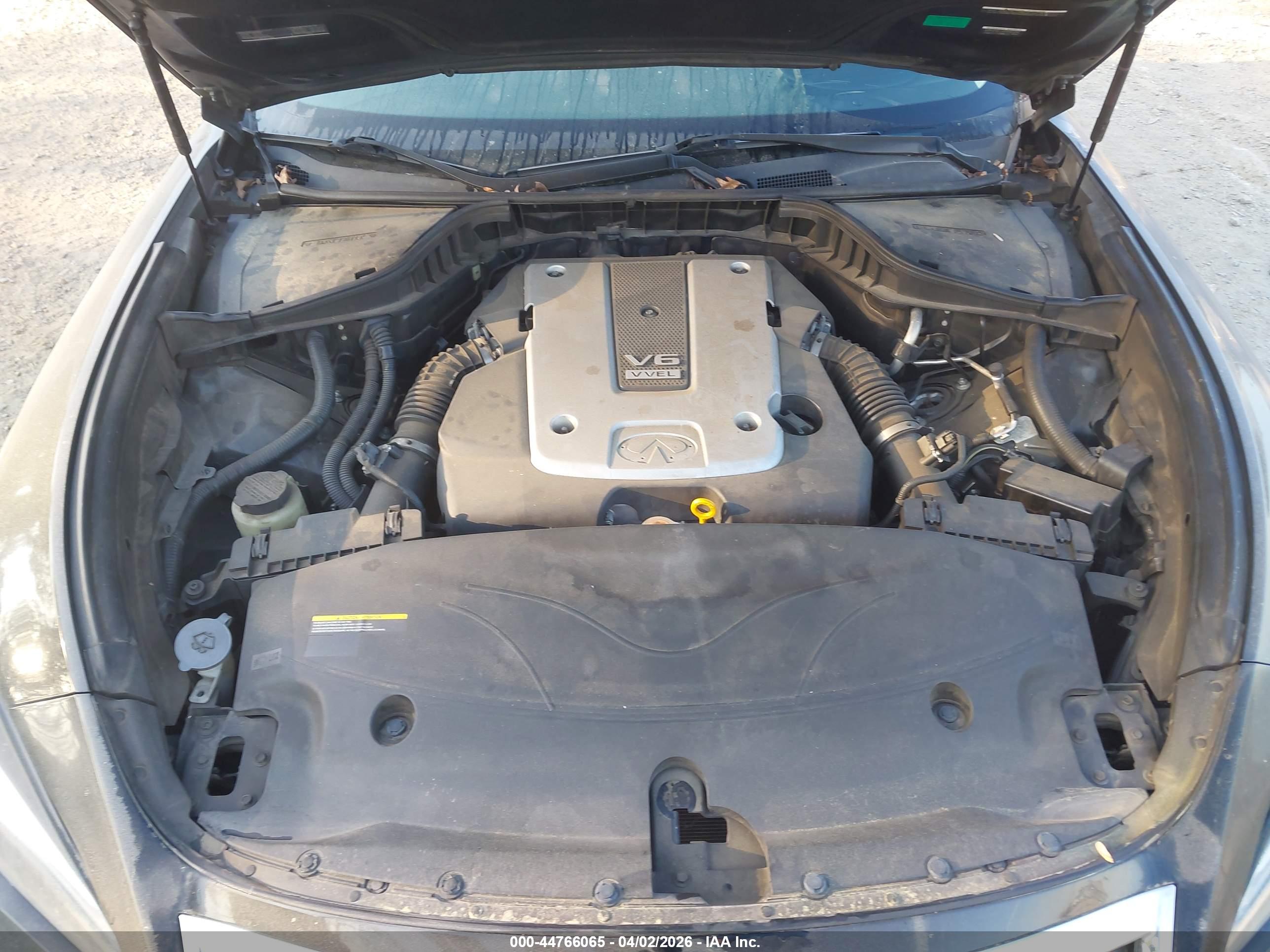 INFINITI Q70 image 10