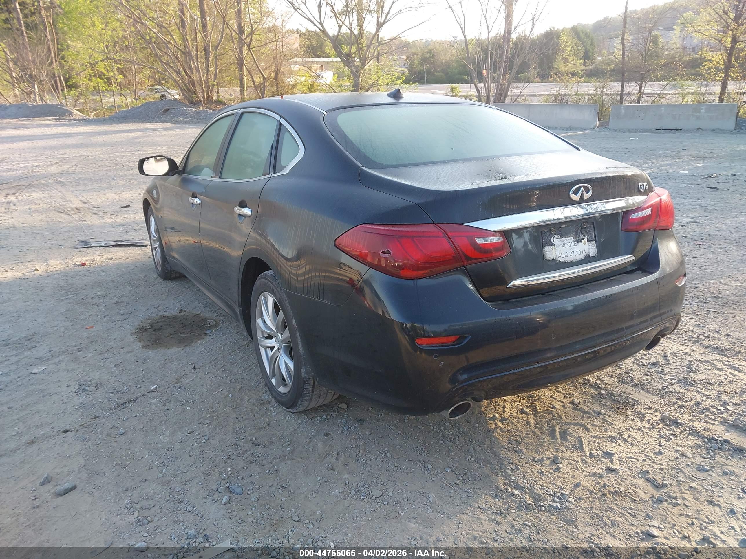 INFINITI Q70 image 3