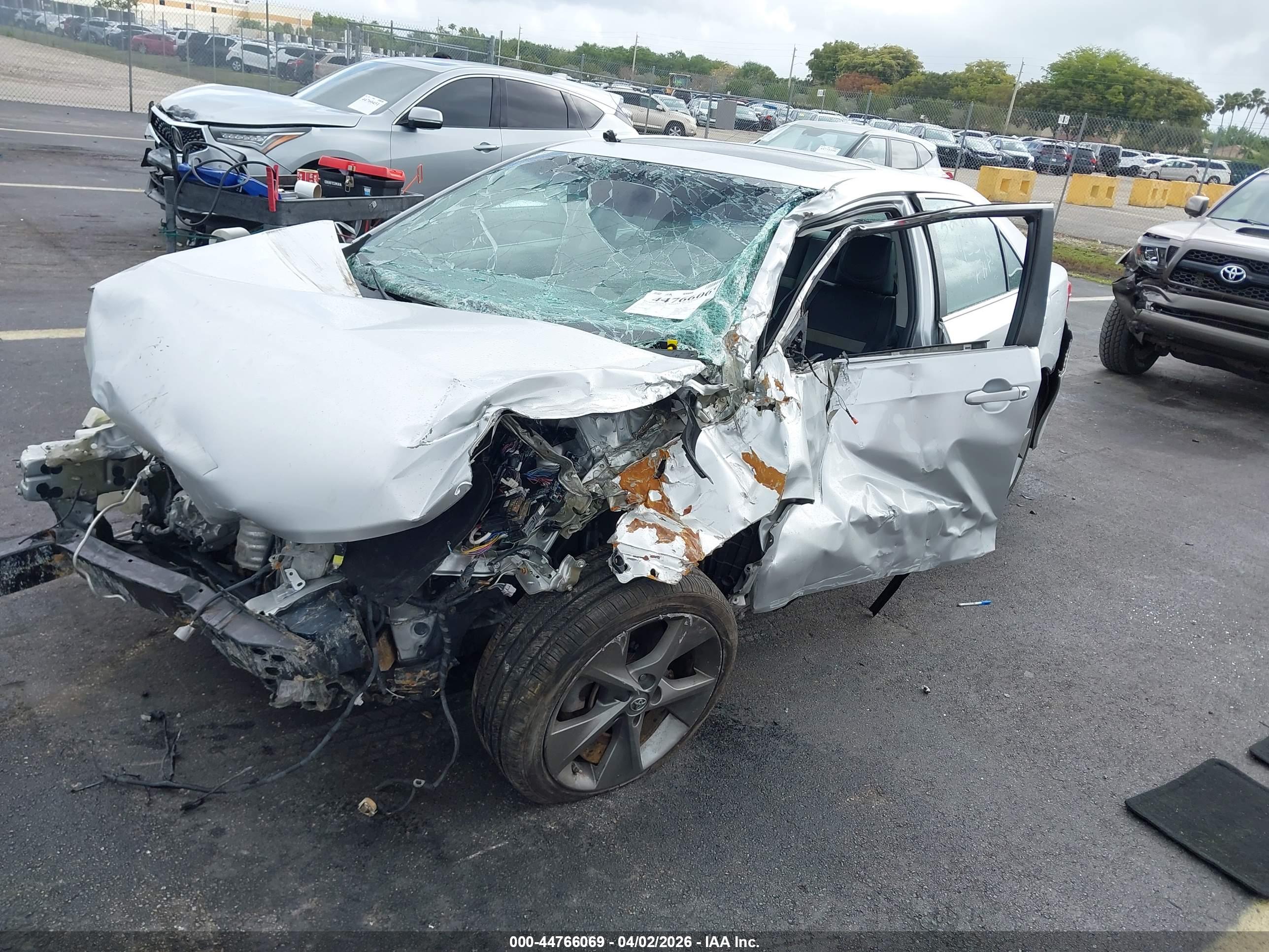 TOYOTA CAMRY image 2