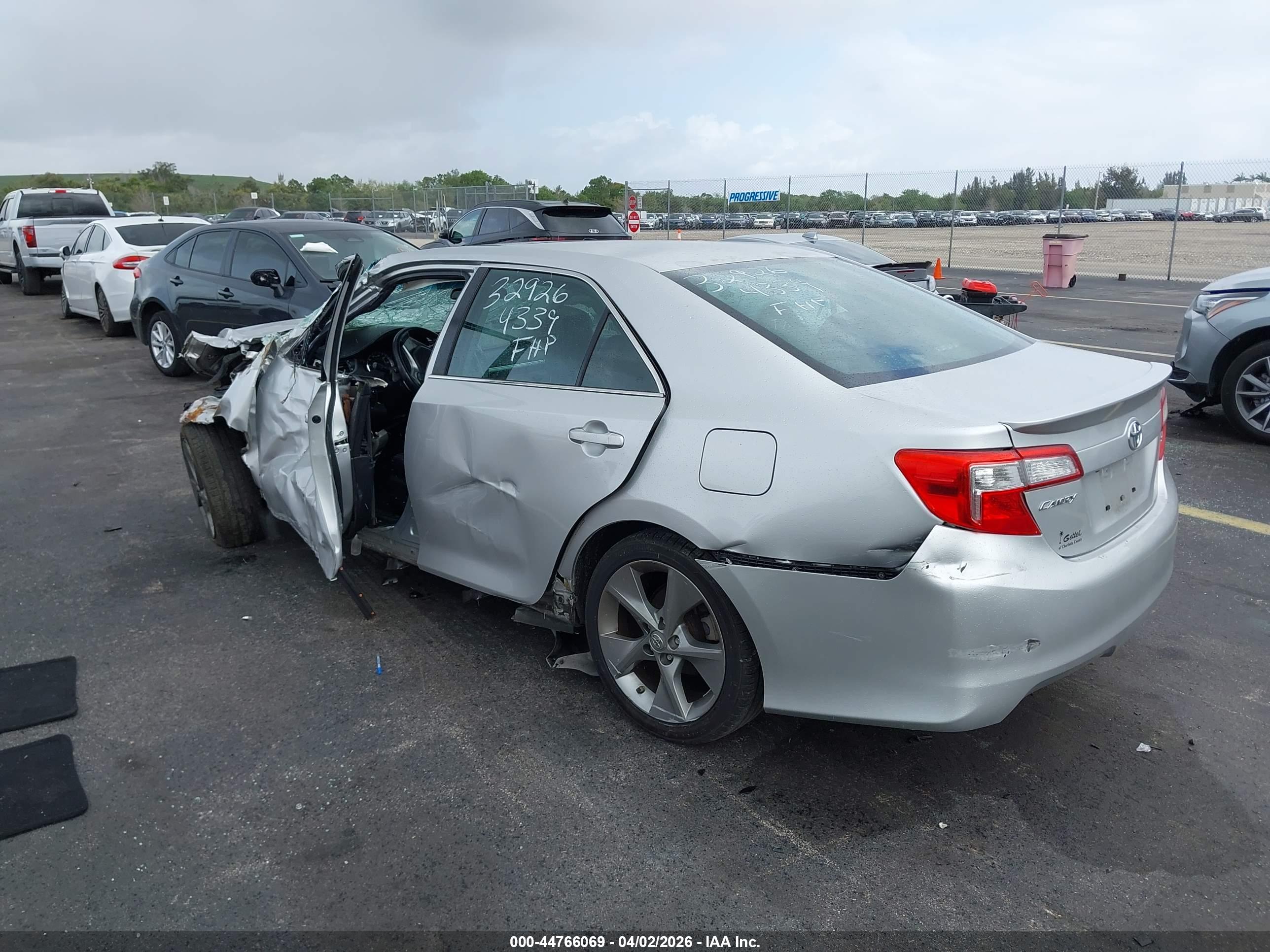 TOYOTA CAMRY image 3