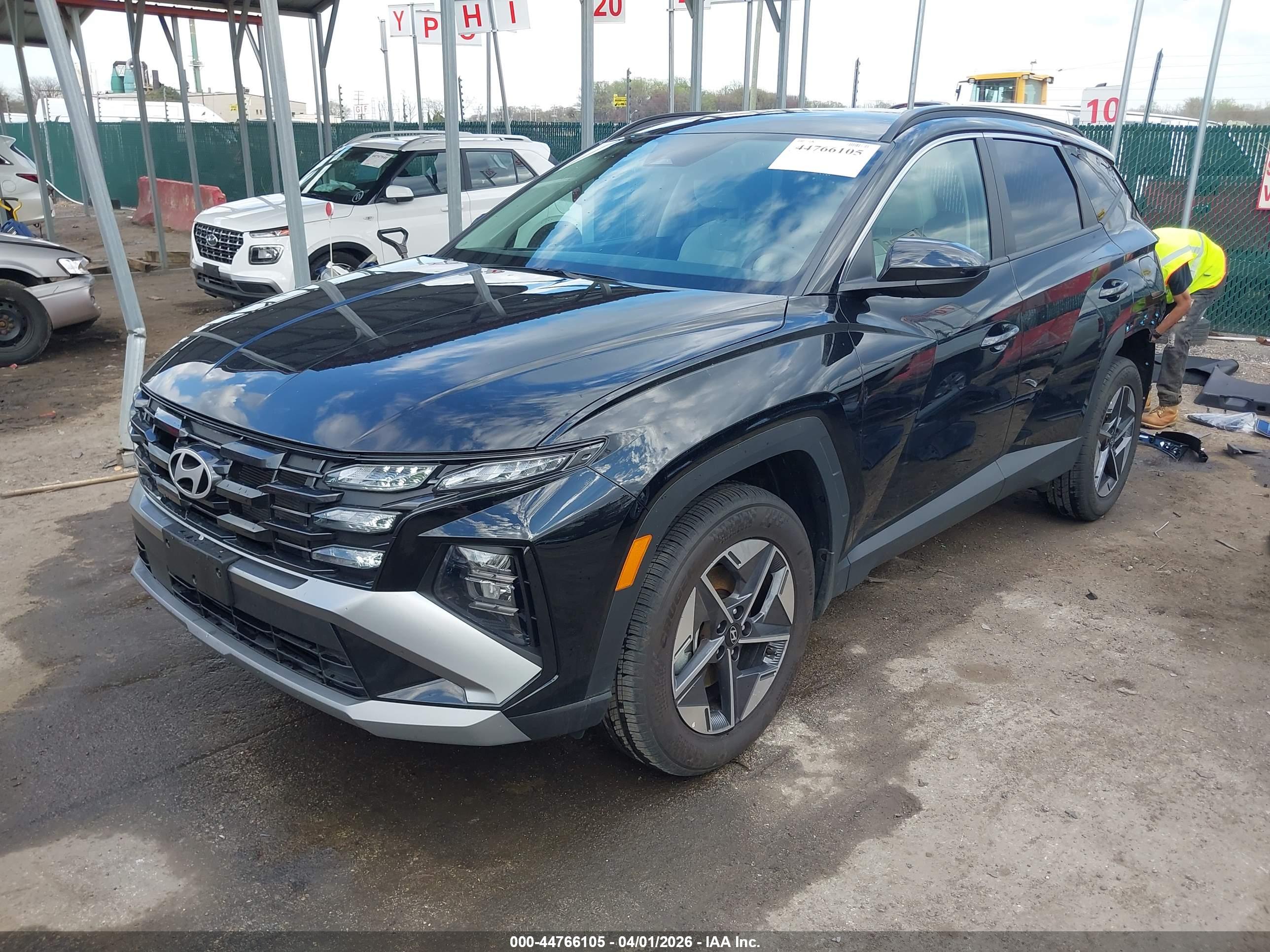 HYUNDAI TUCSON image 2