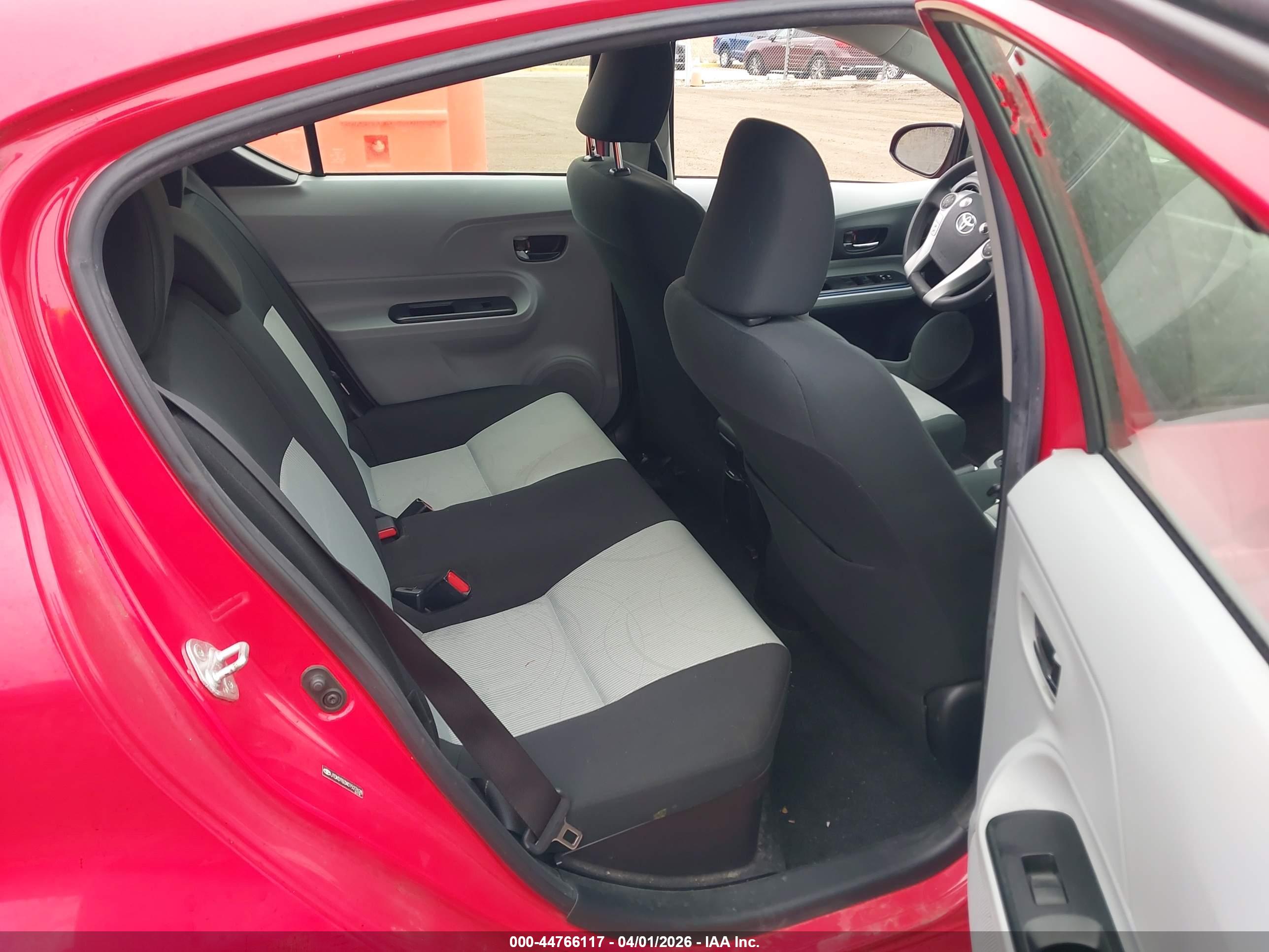 TOYOTA PRIUS image 8