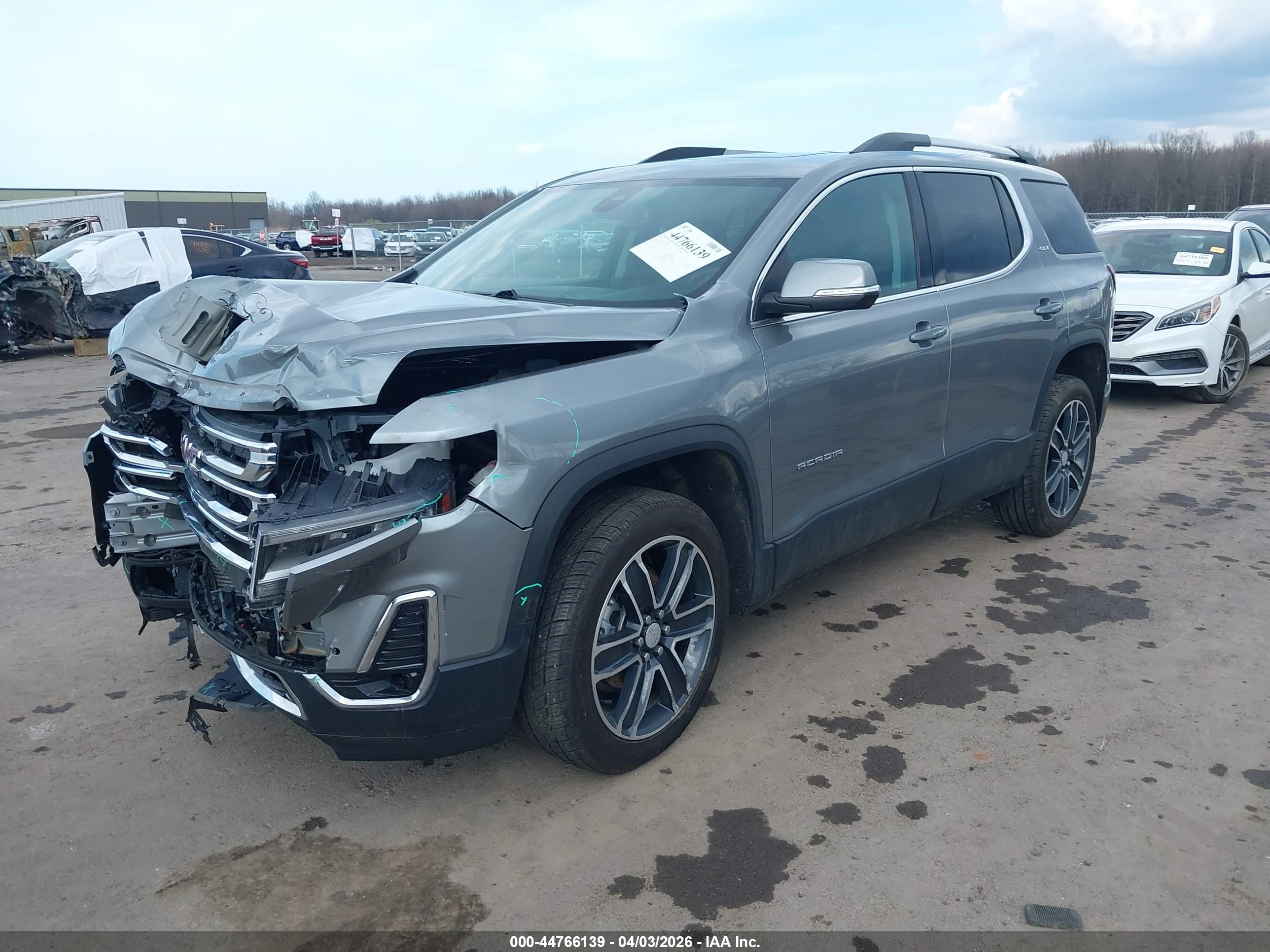 GMC ACADIA image 2