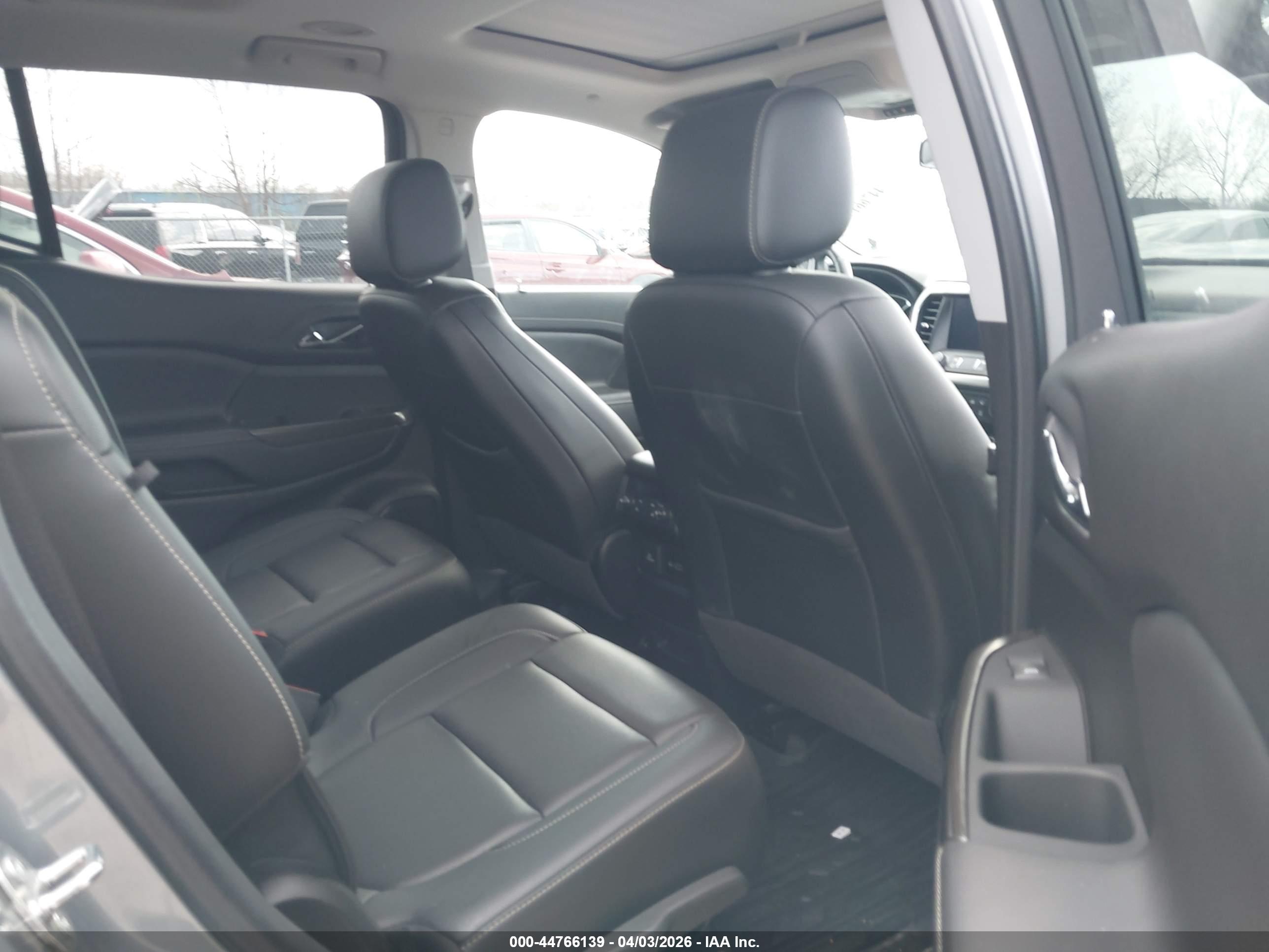 GMC ACADIA image 8