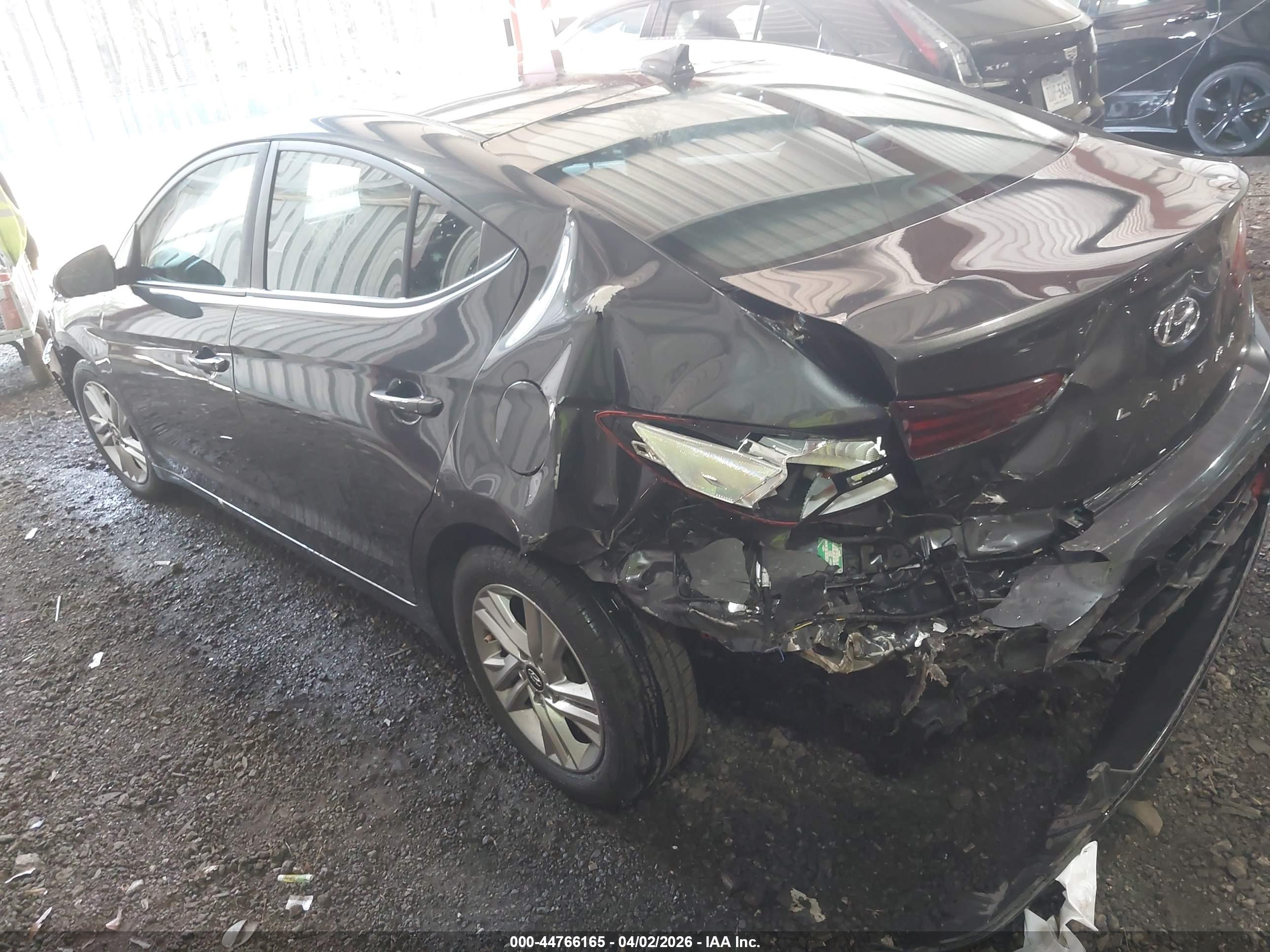 HYUNDAI ELANTRA image 3