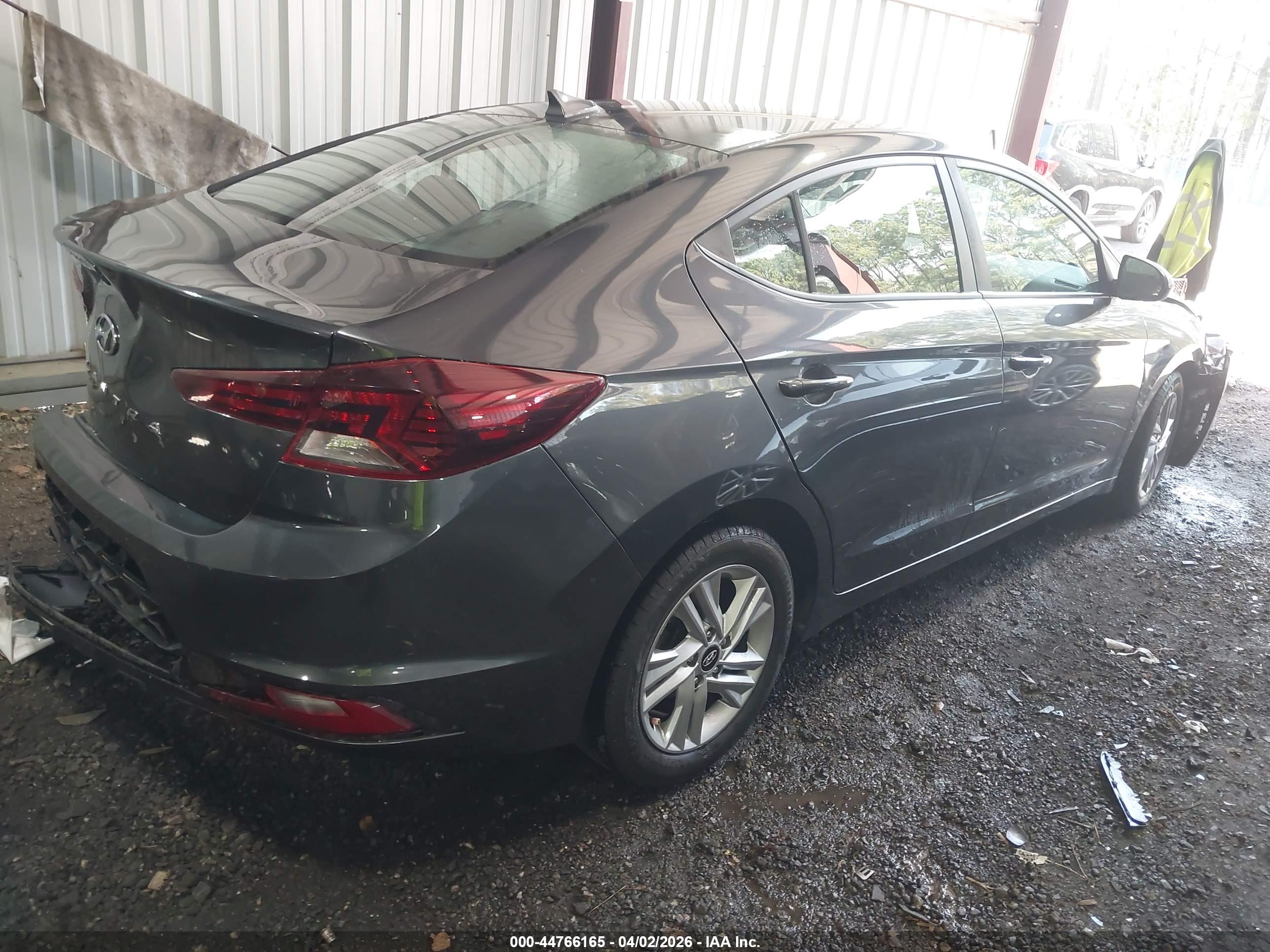 HYUNDAI ELANTRA image 4