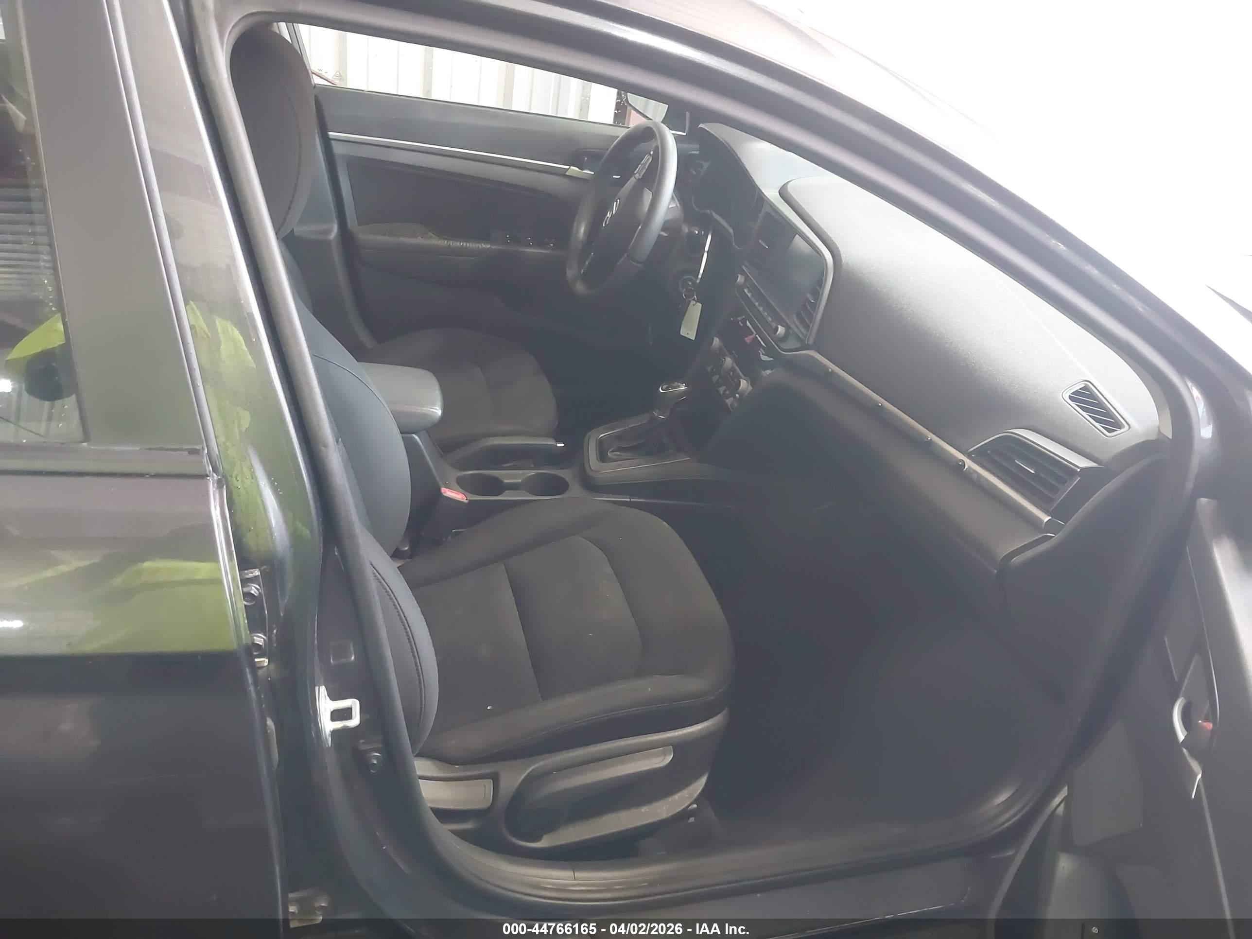 HYUNDAI ELANTRA image 5