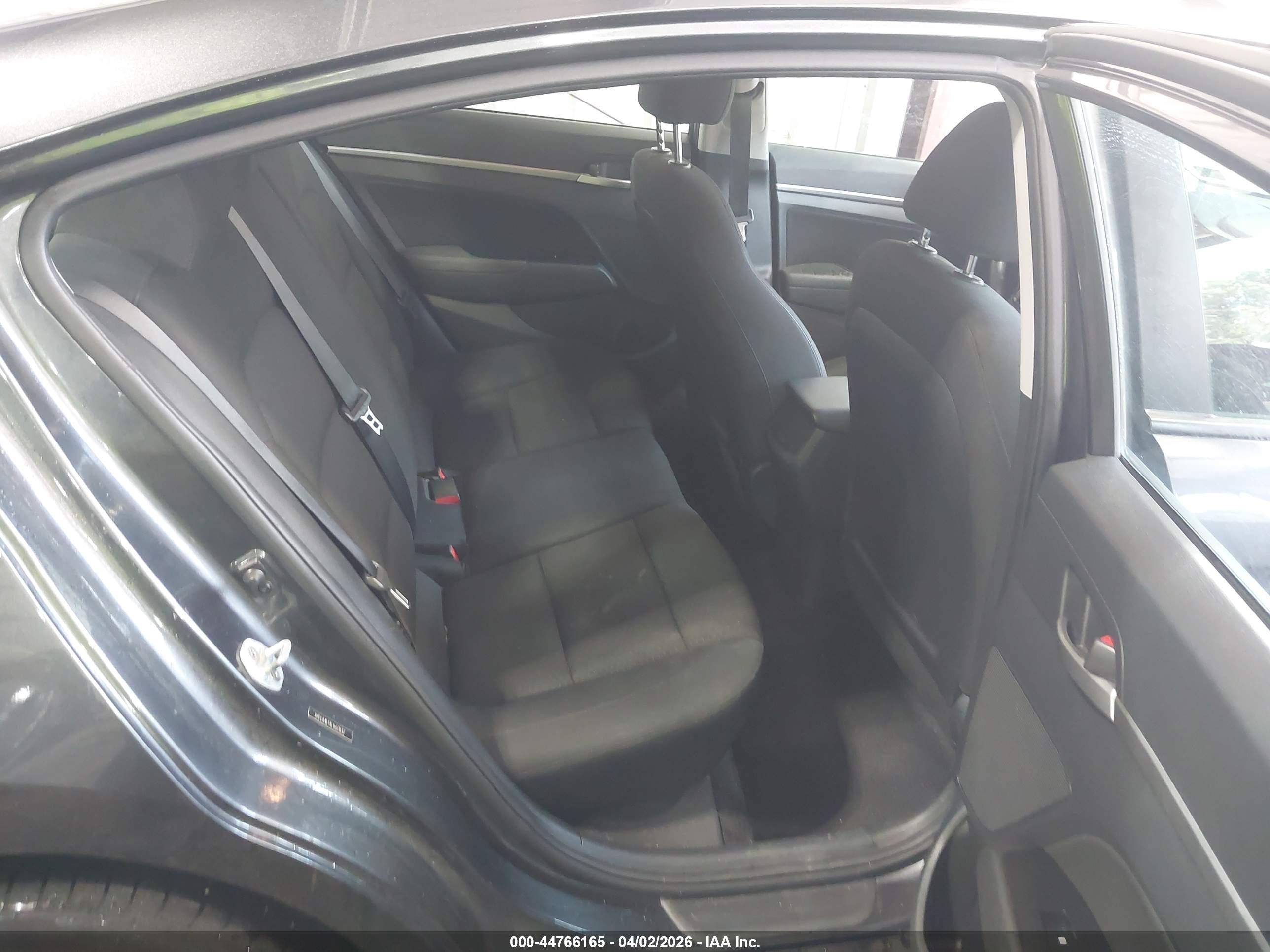 HYUNDAI ELANTRA image 8