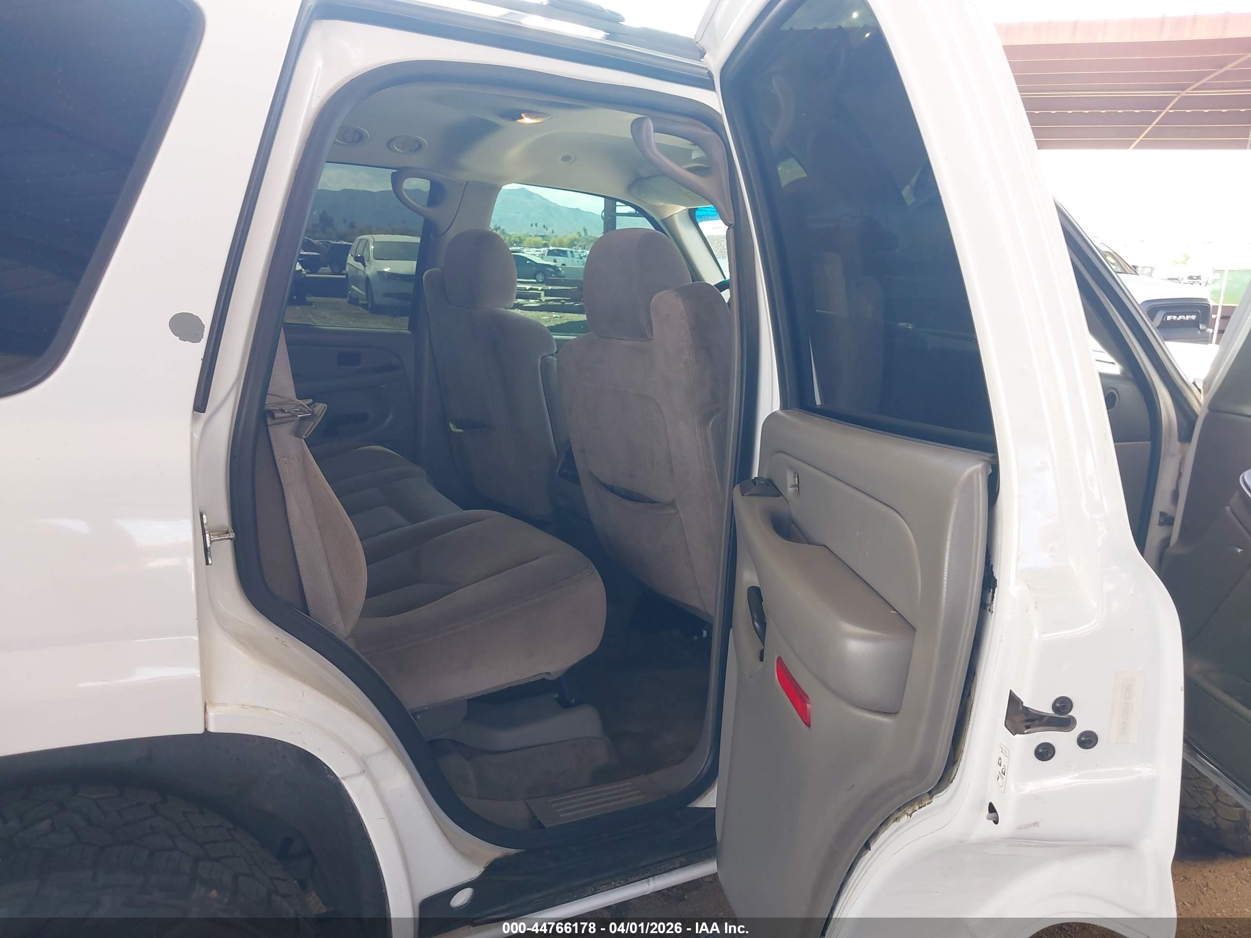 GMC YUKON image 8