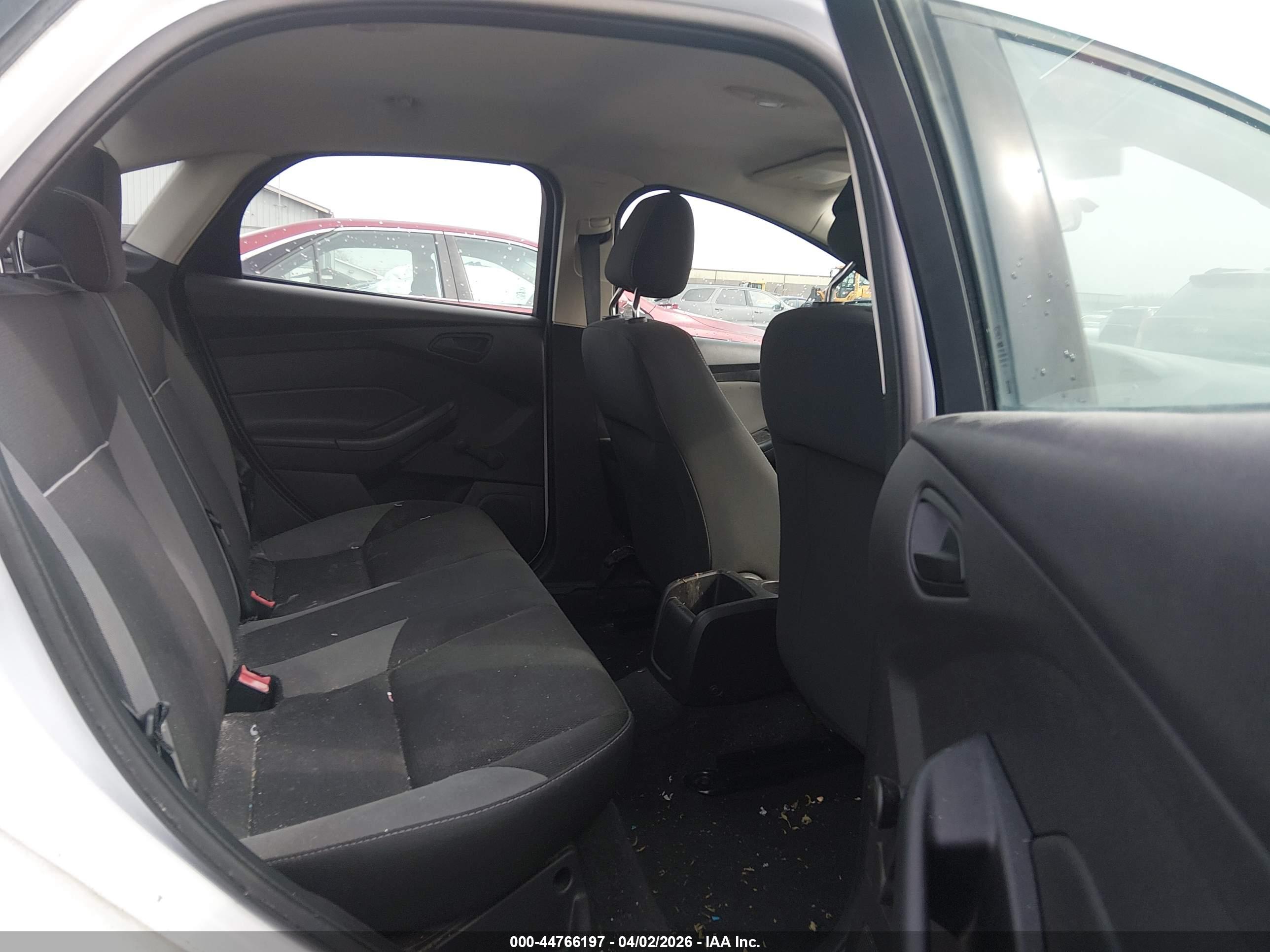 FORD FOCUS image 8