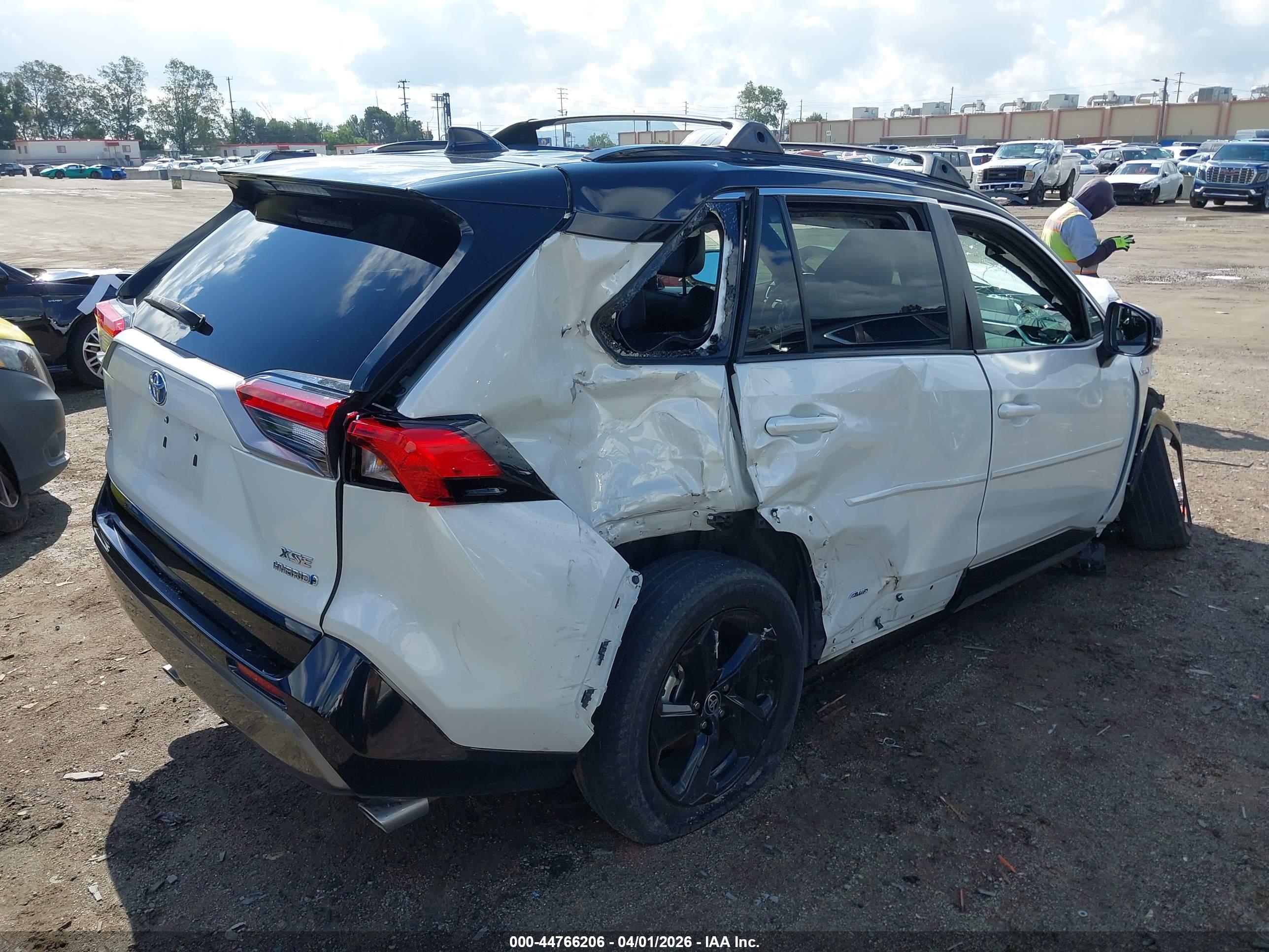 TOYOTA RAV4 image 4