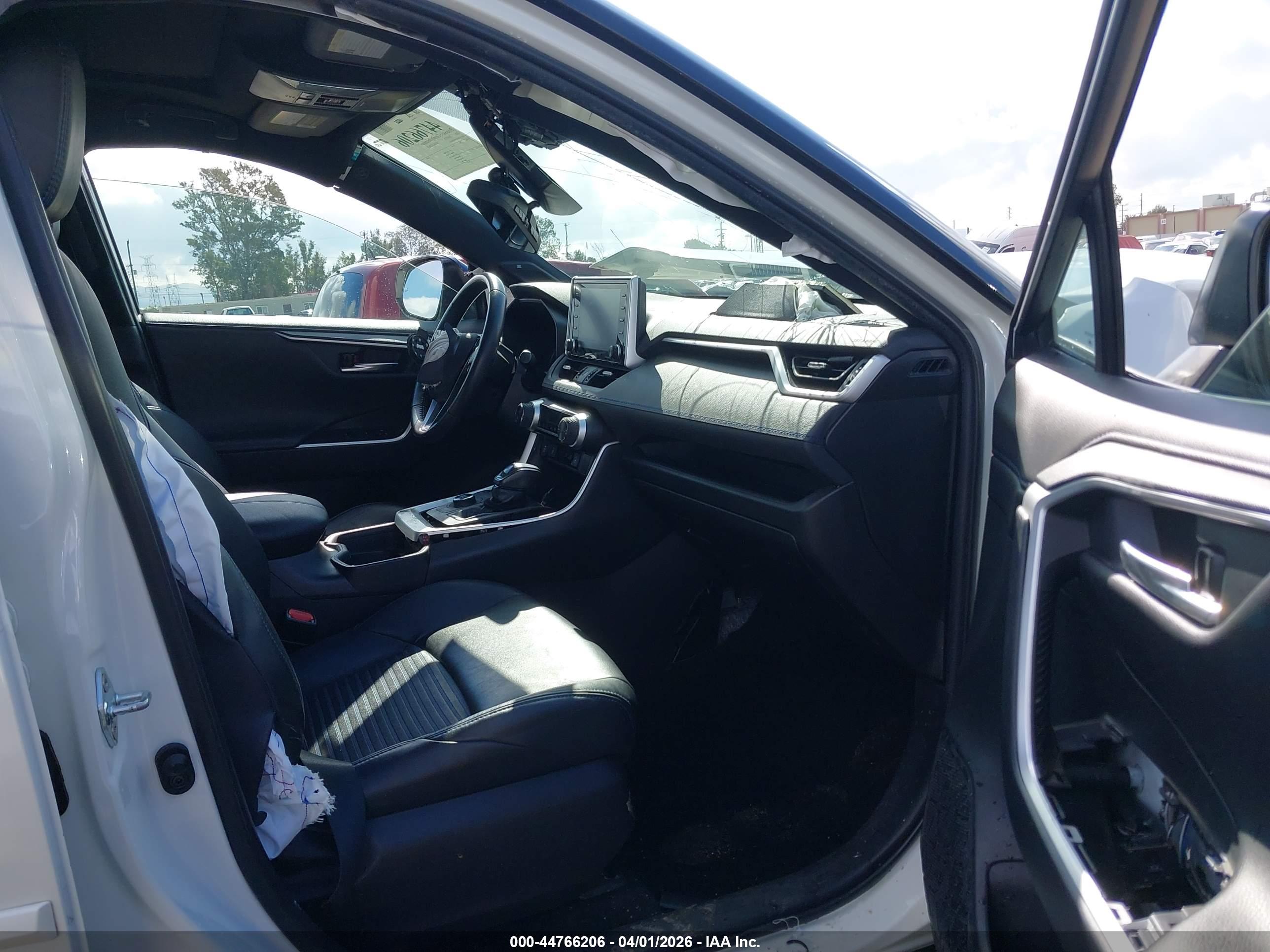 TOYOTA RAV4 image 5