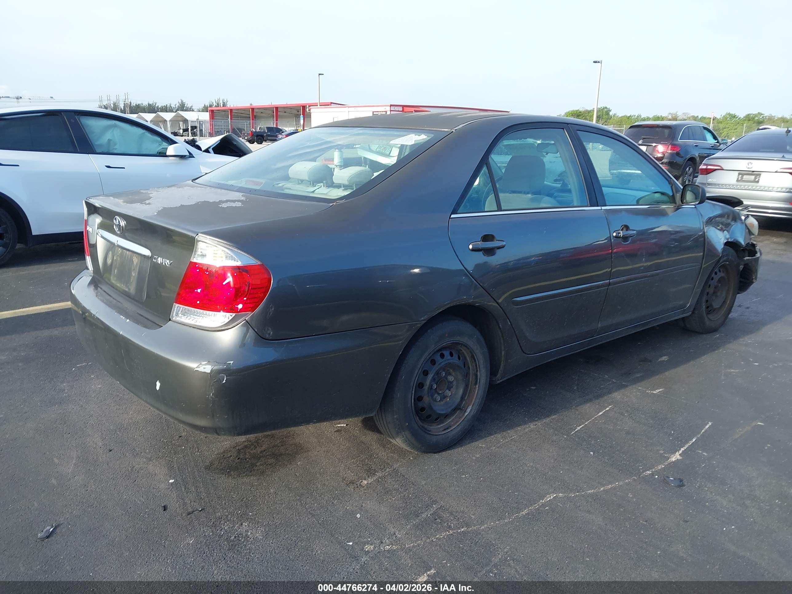 TOYOTA CAMRY image 4