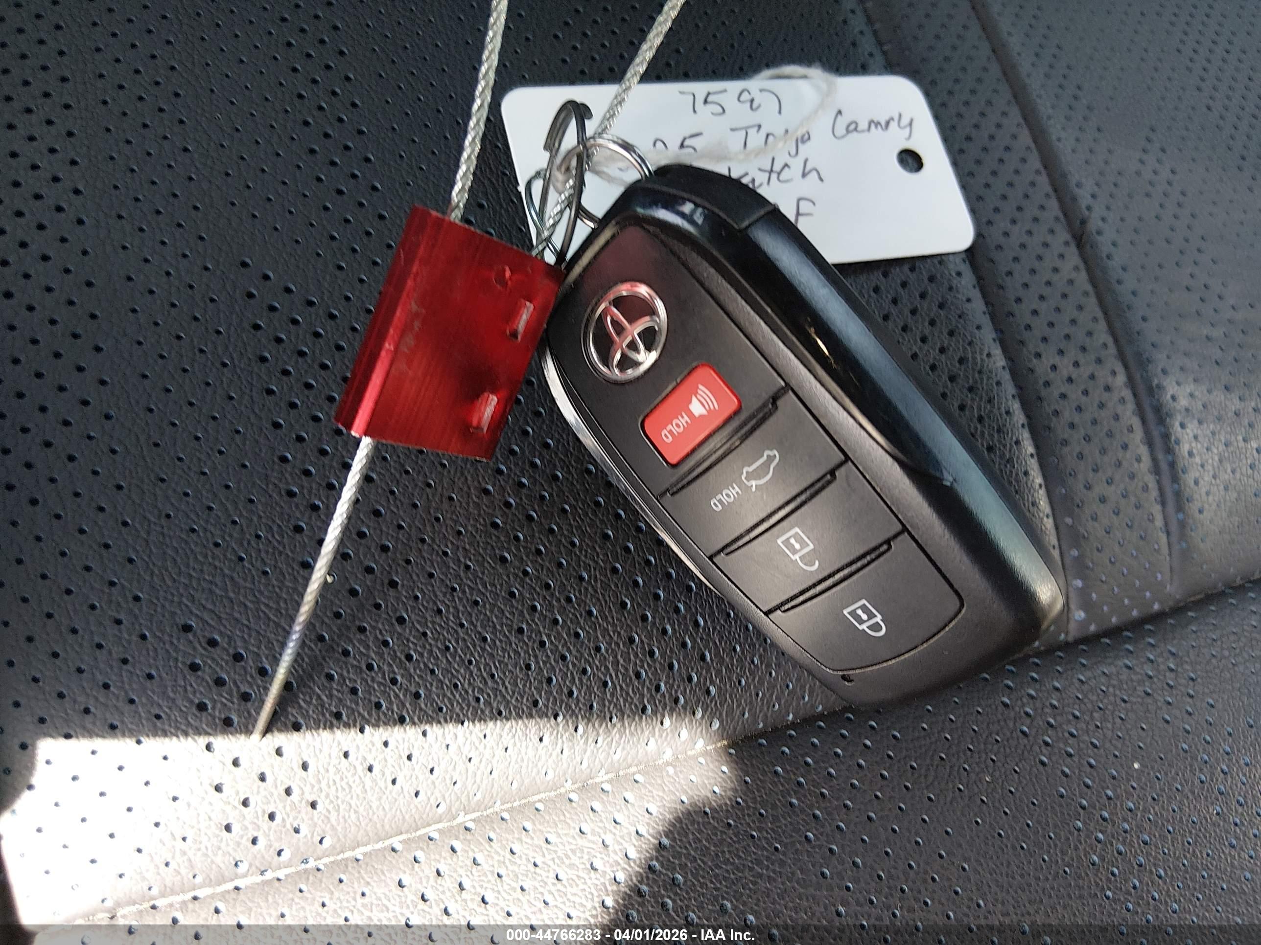 TOYOTA CAMRY image 11