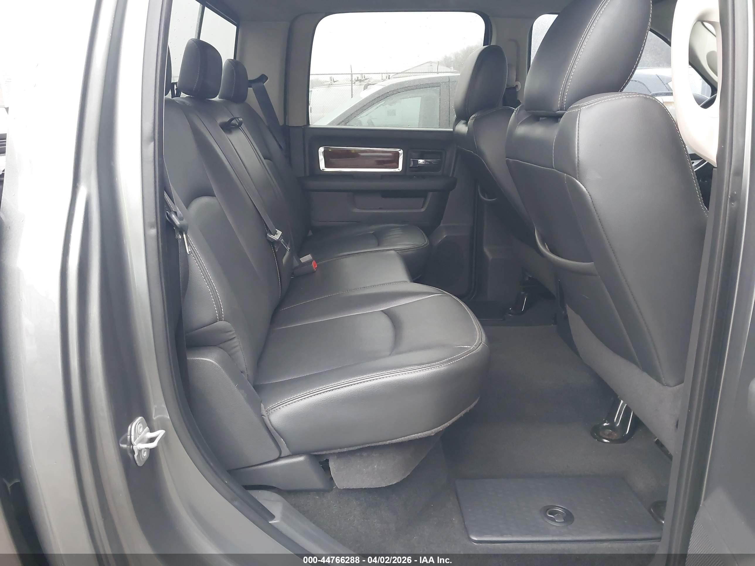 DODGE RAM image 8