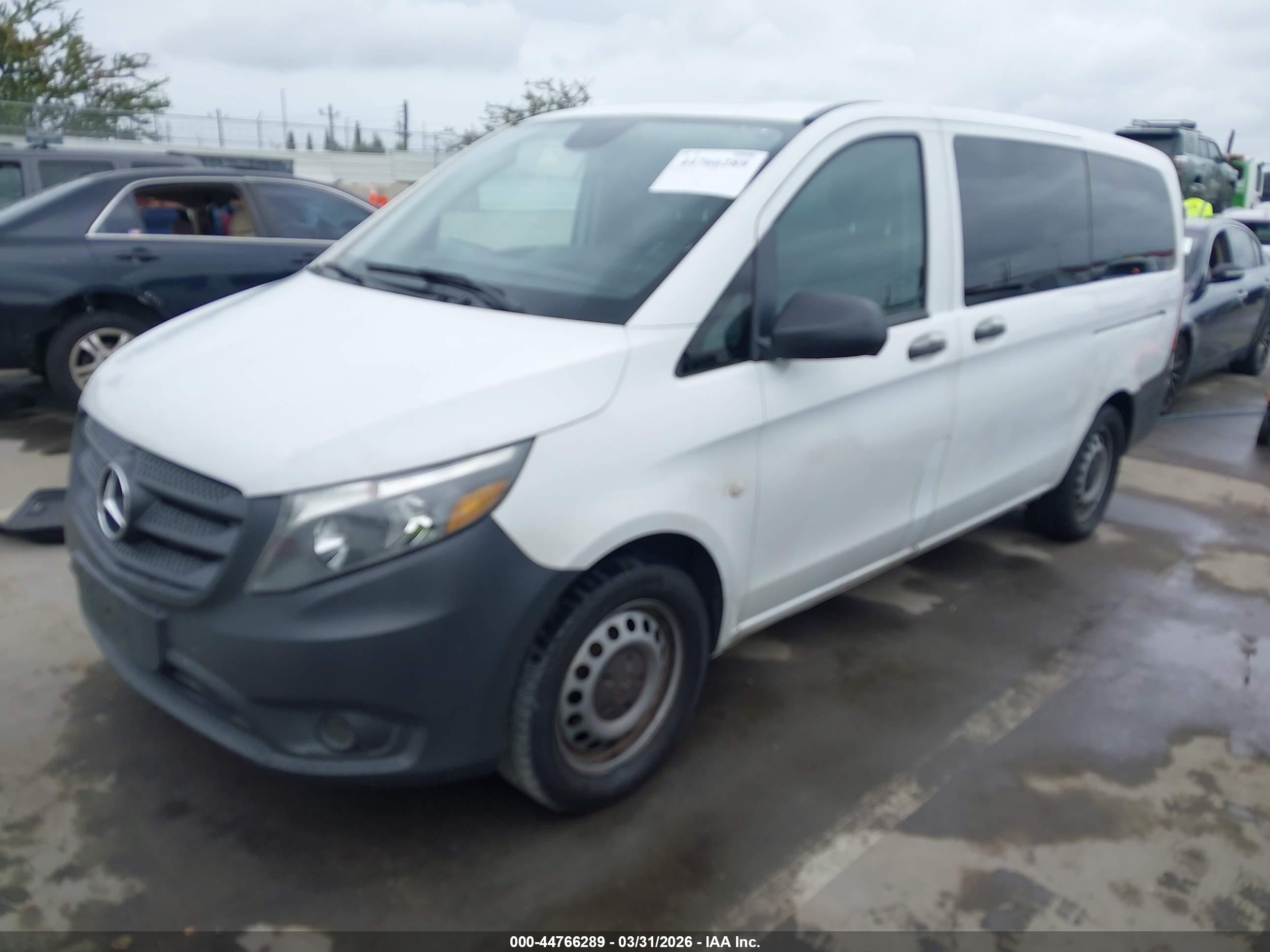 MERCEDES-BENZ METRIS image 2