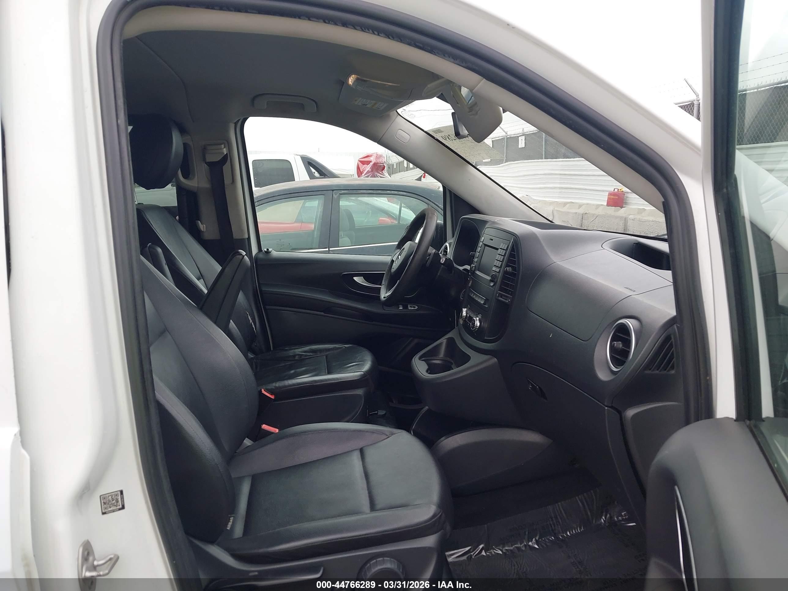 MERCEDES-BENZ METRIS image 5