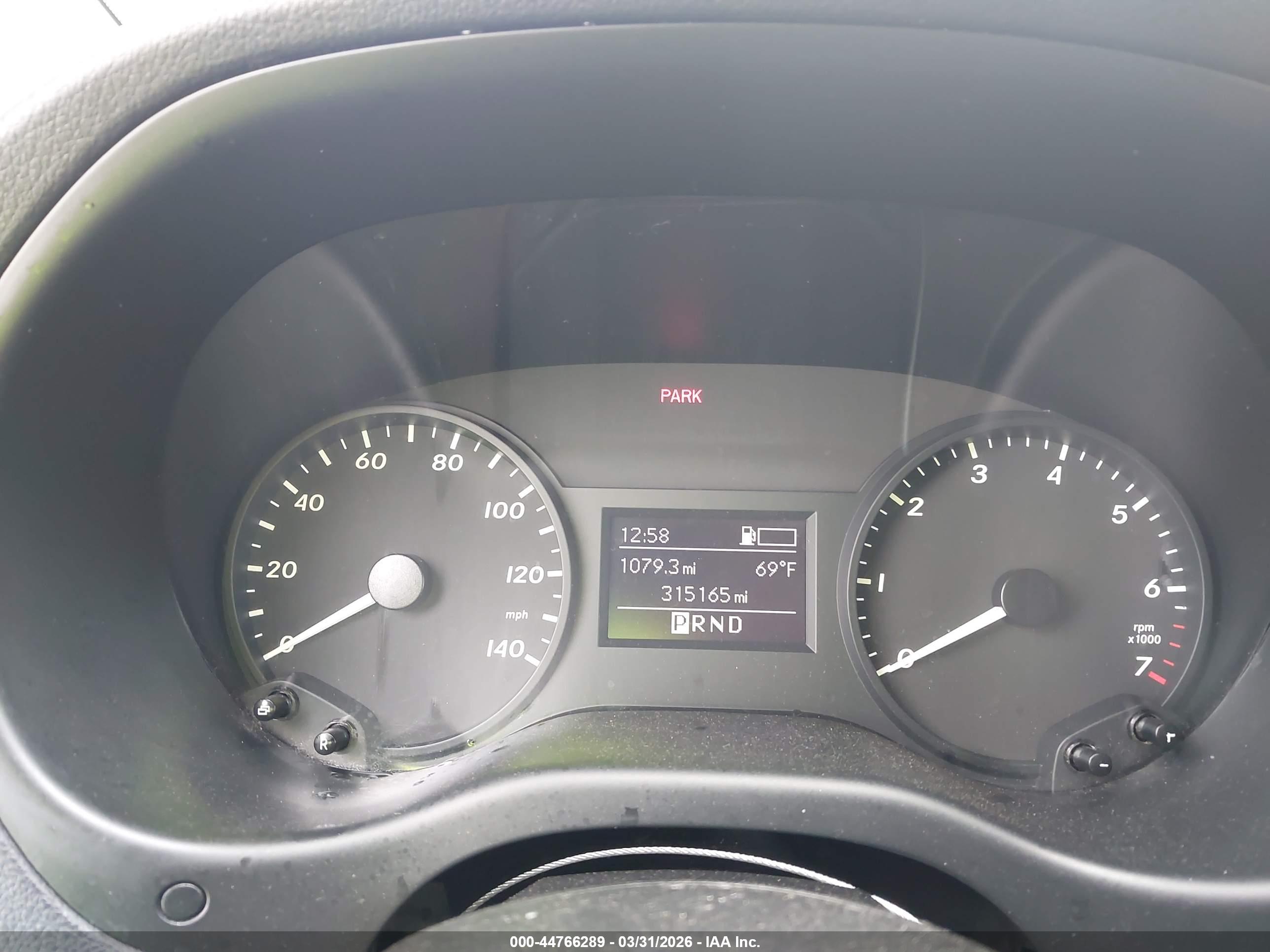 MERCEDES-BENZ METRIS image 7
