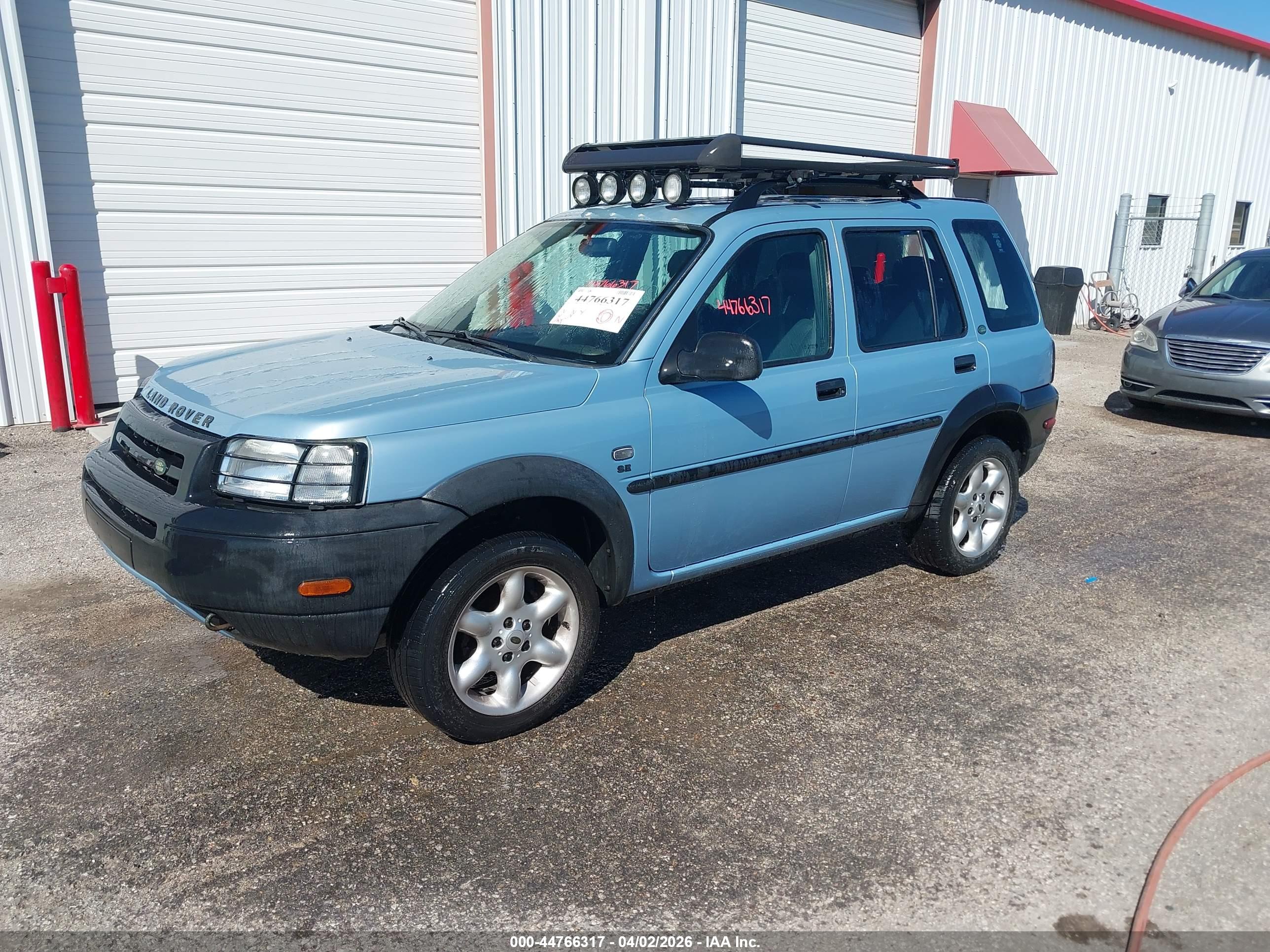 LAND ROVER image 2