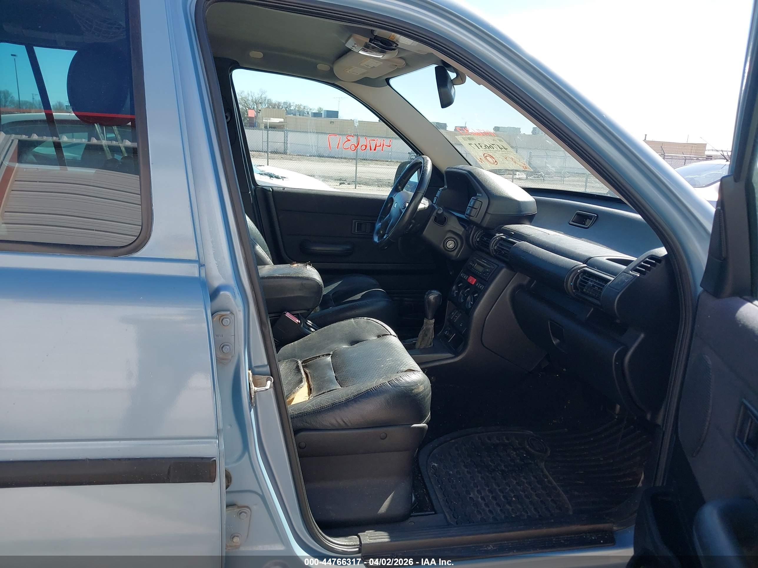 LAND ROVER image 5