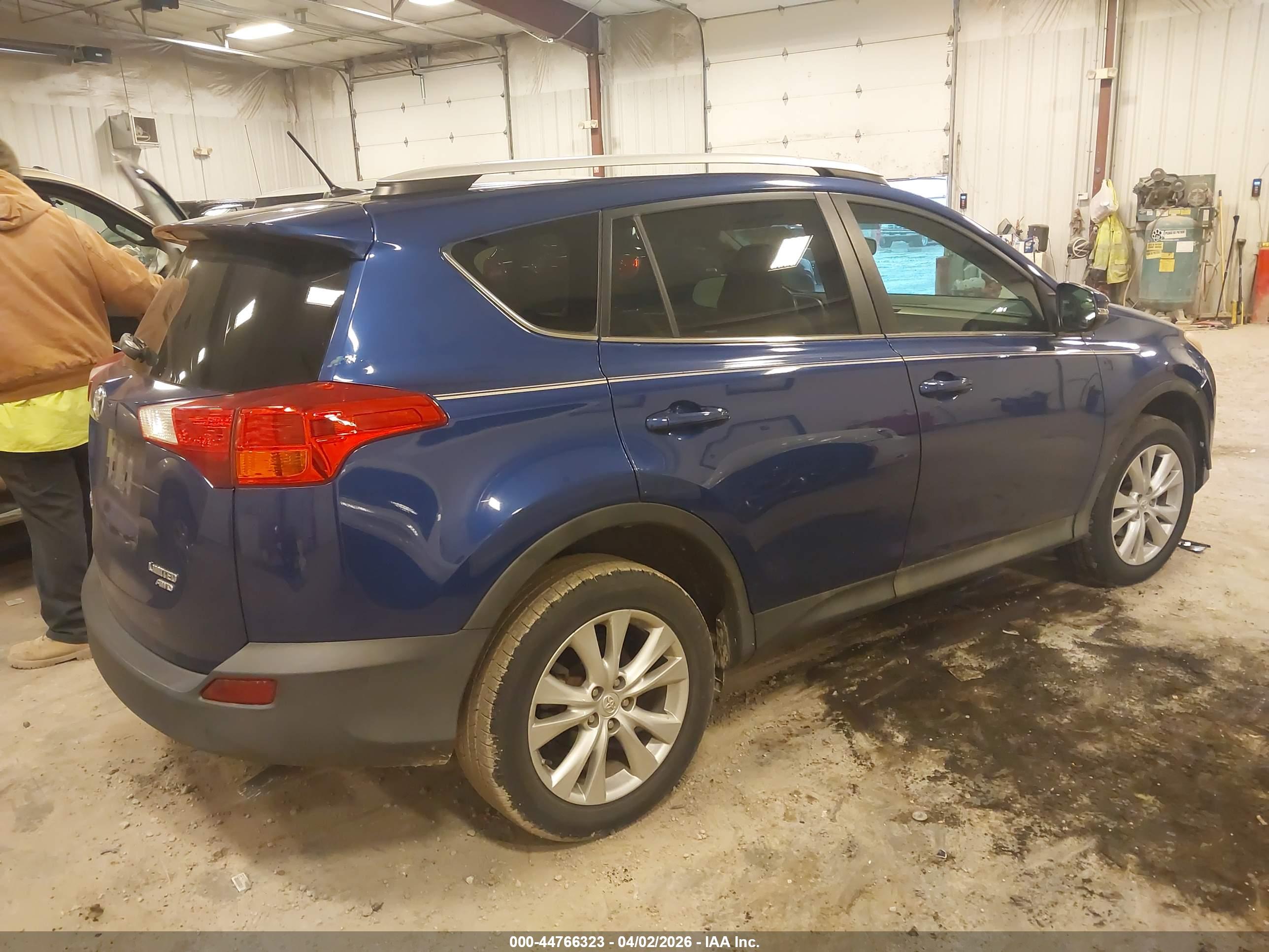 TOYOTA RAV4 image 4