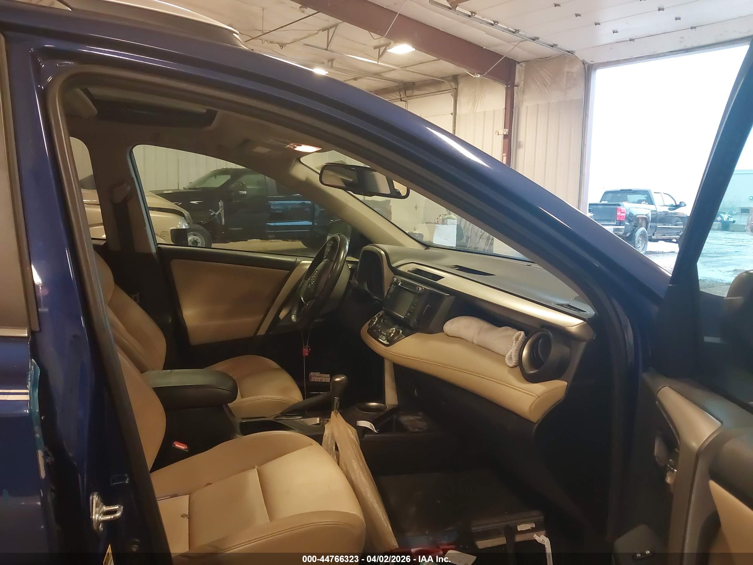 TOYOTA RAV4 image 5