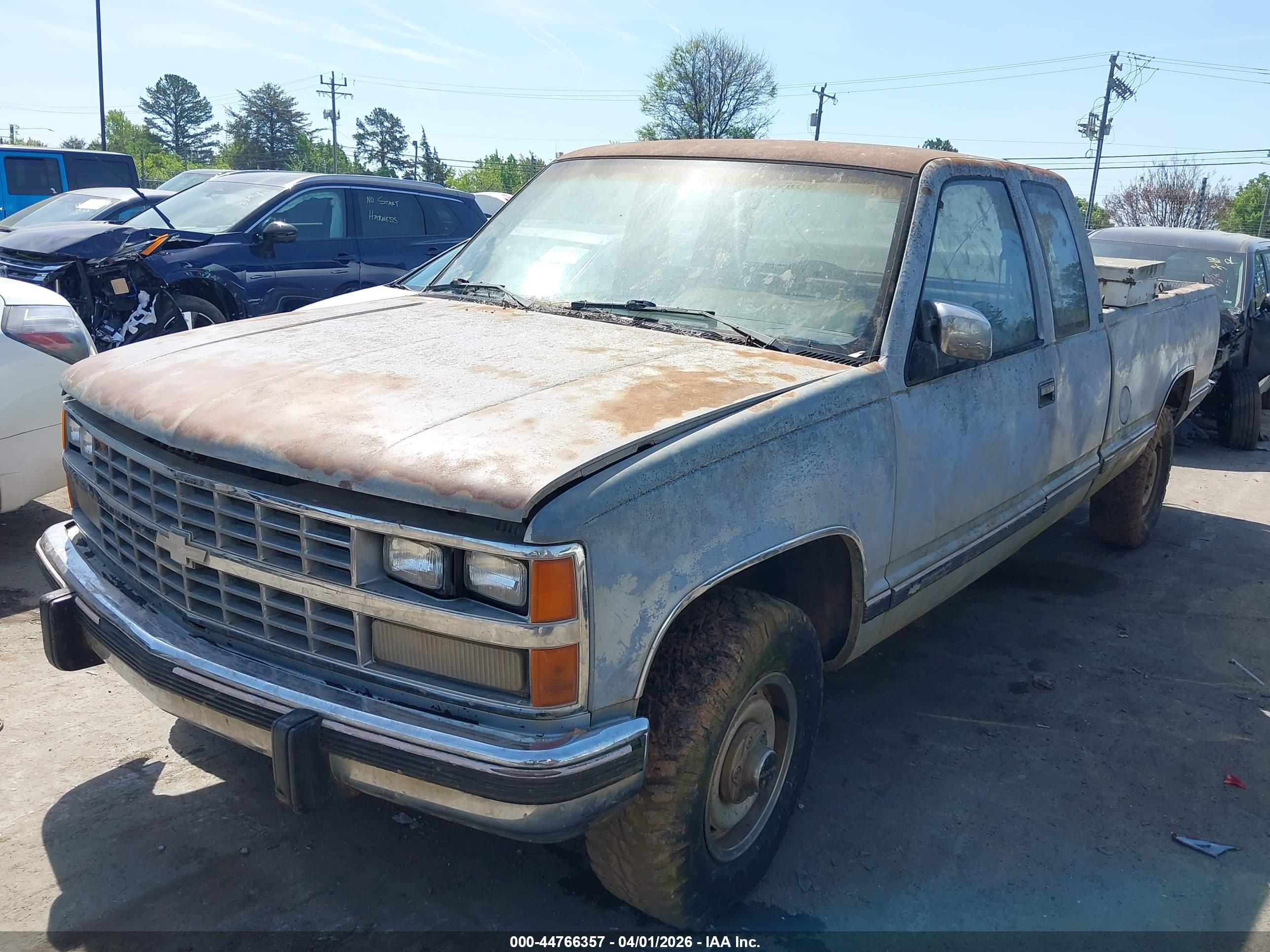 CHEVROLET GMT-400 image 2