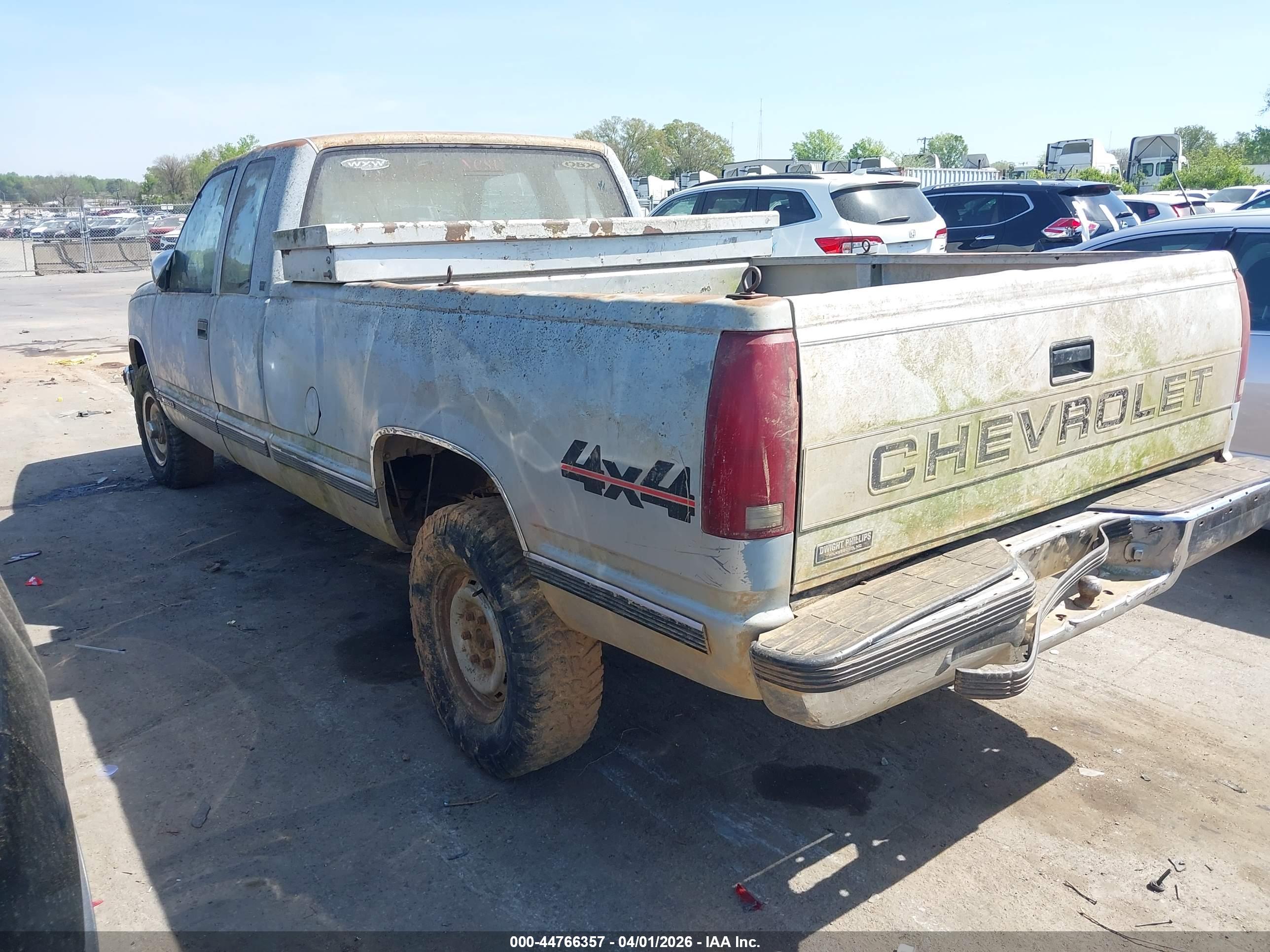 CHEVROLET GMT-400 image 3