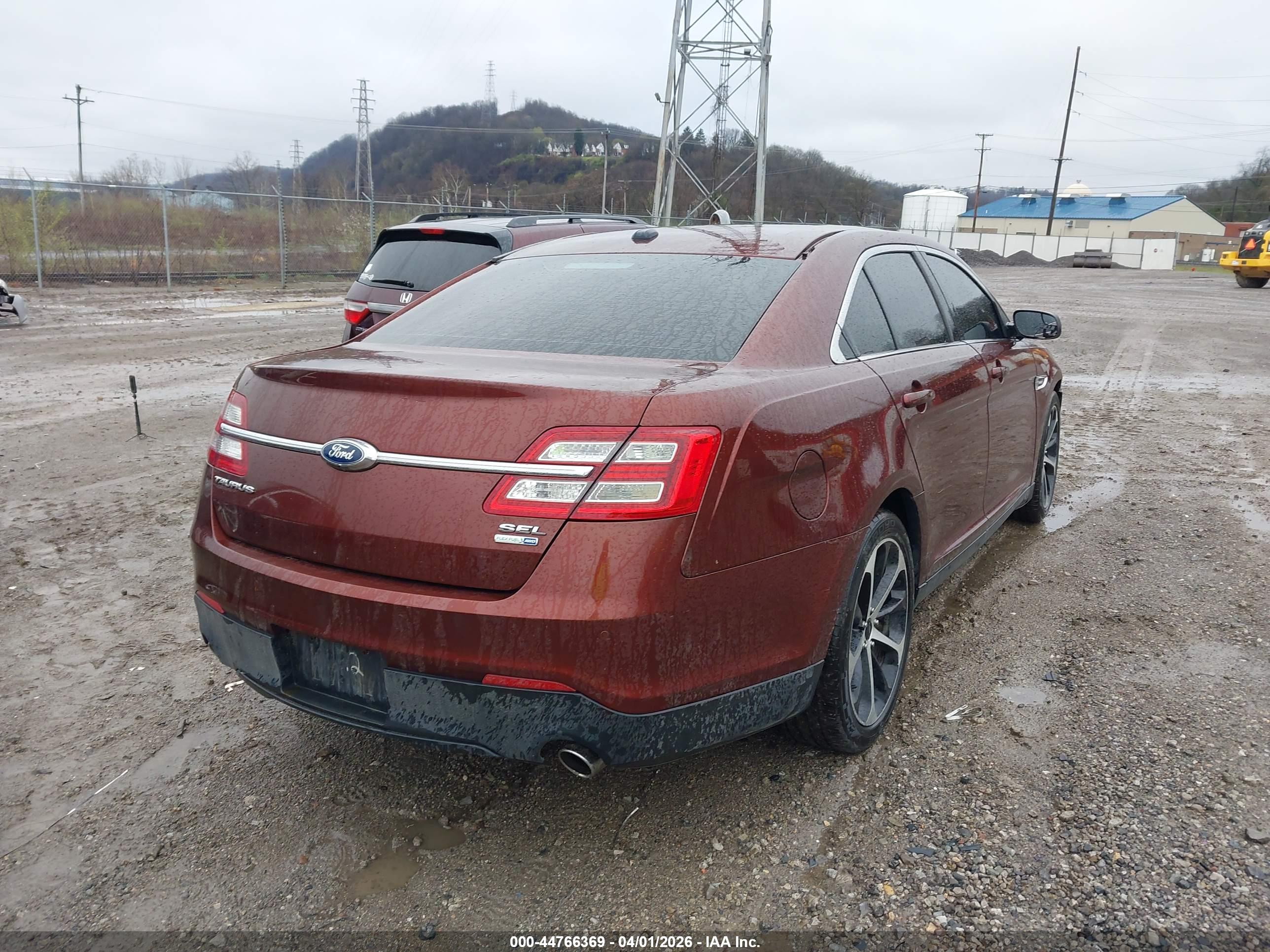 FORD TAURUS image 4