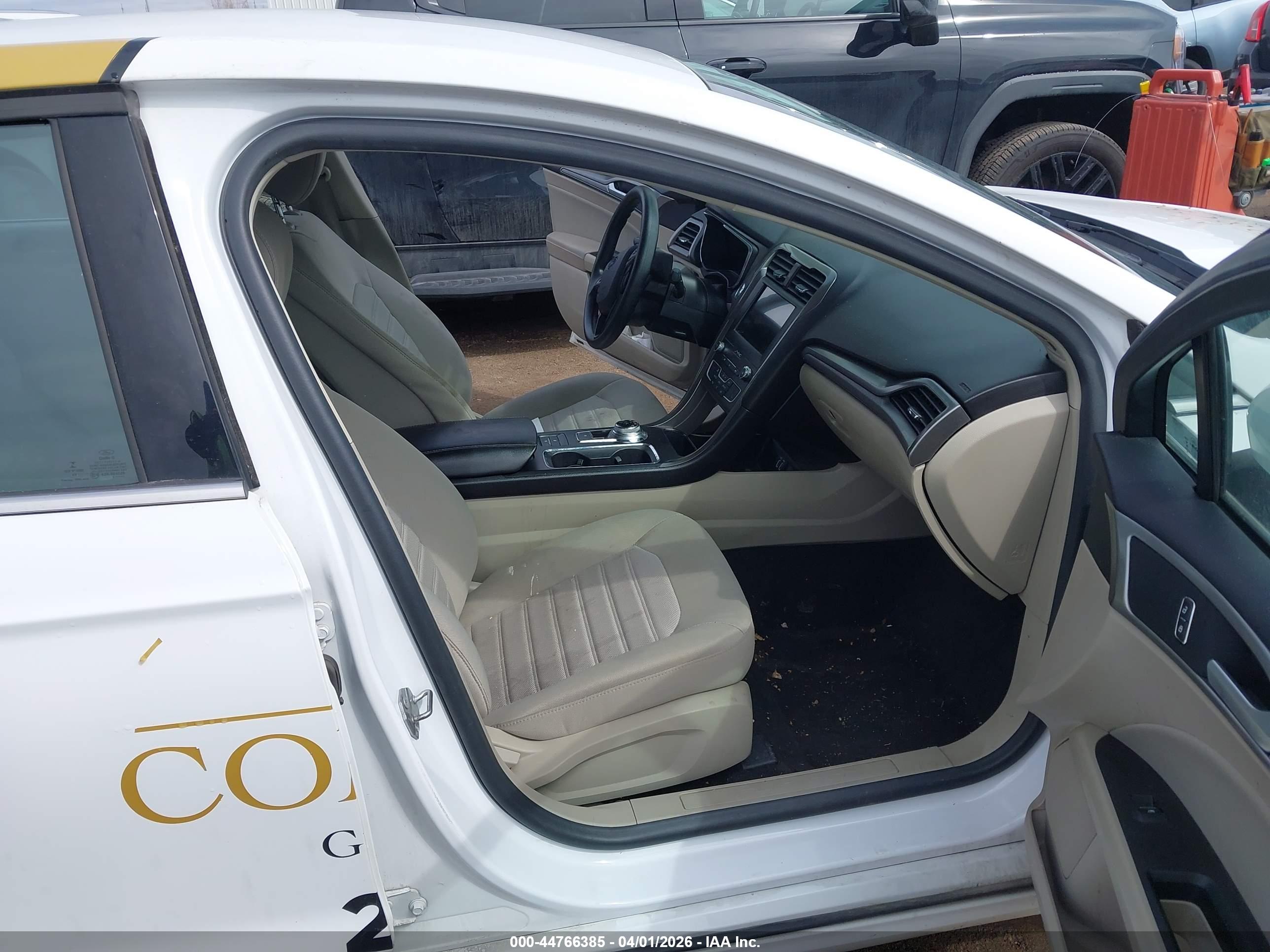 FORD FUSION image 5