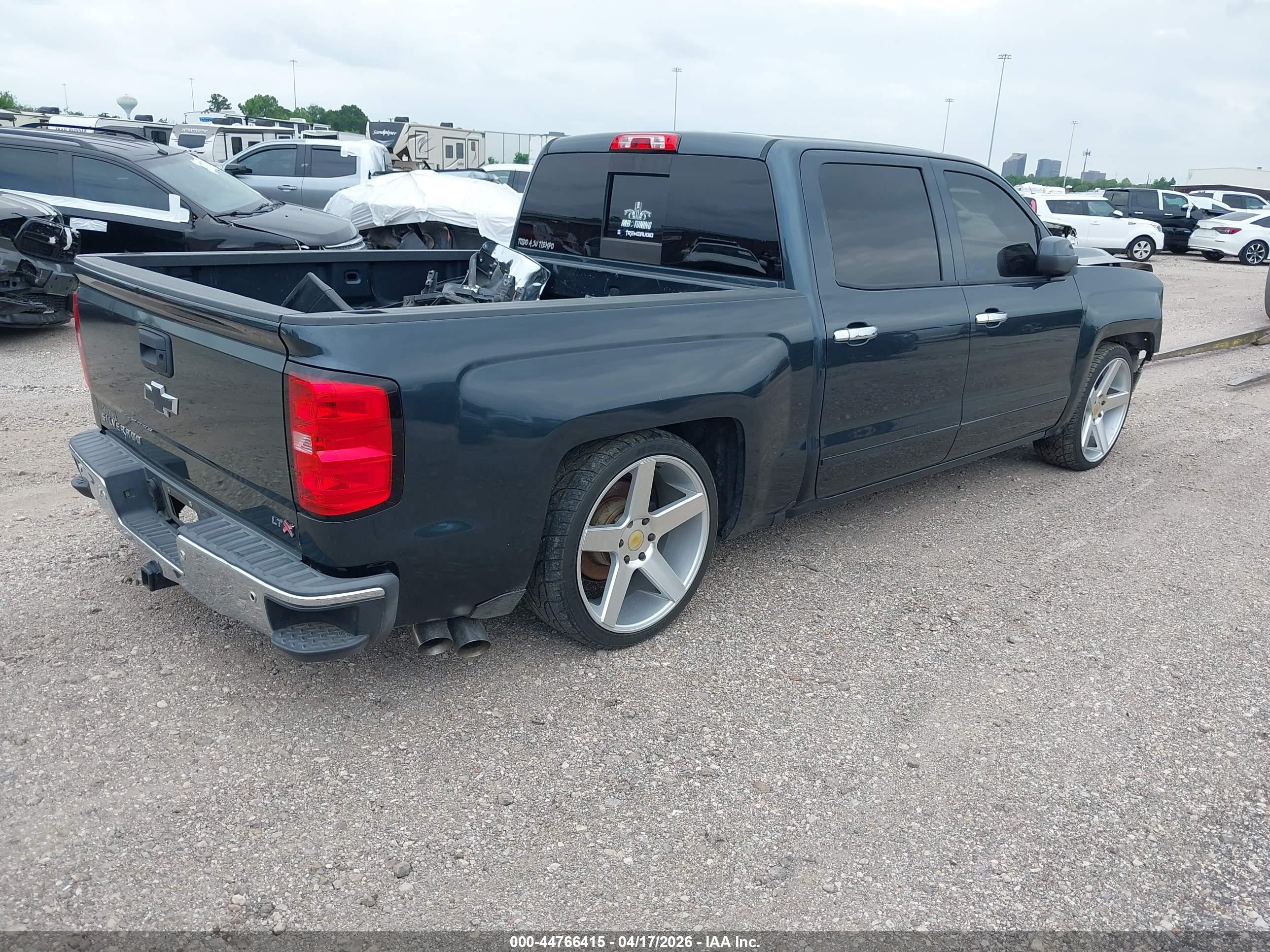 CHEVROLET SILVERADO image 4