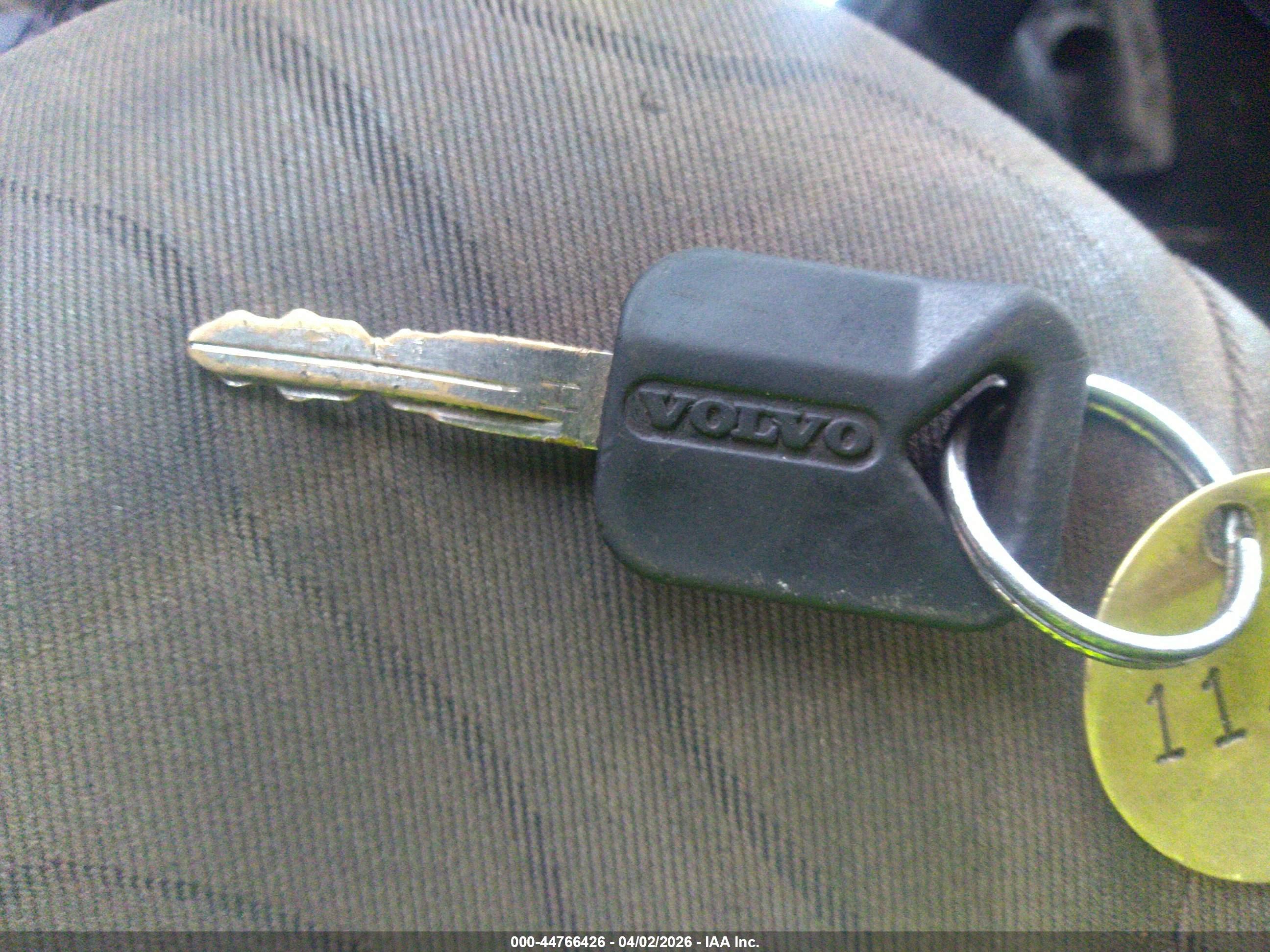 VOLVO VN image 11