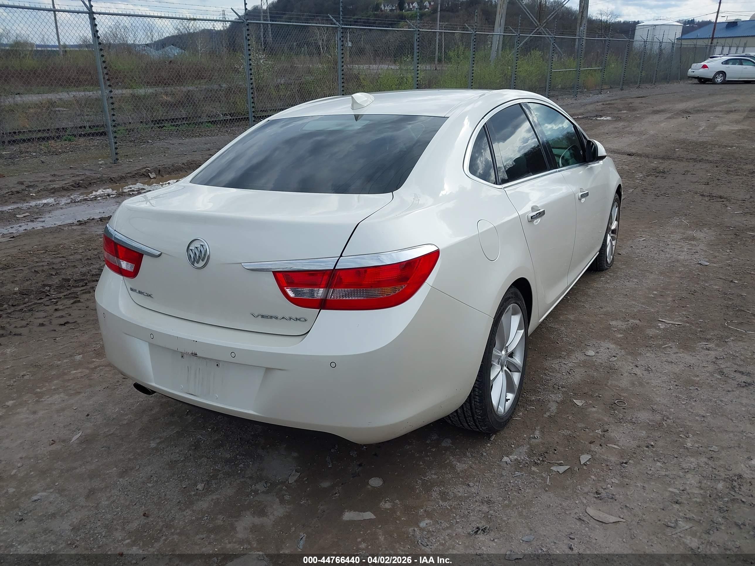 BUICK VERANO image 4