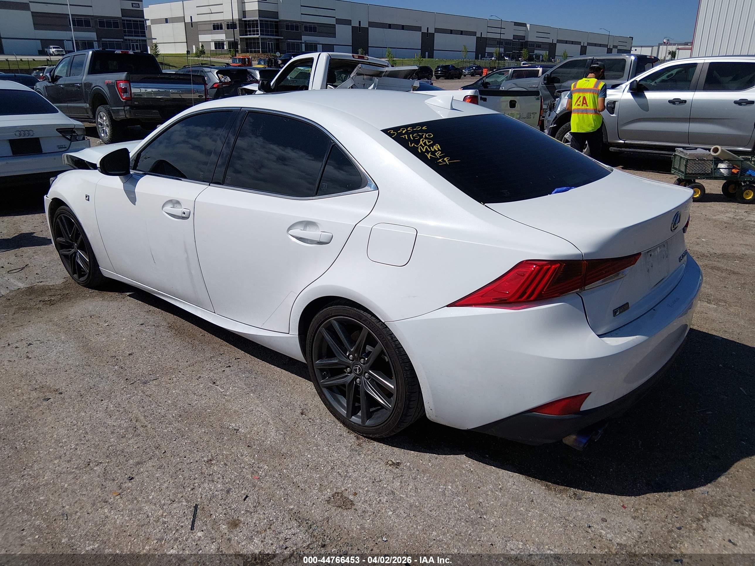 LEXUS IS image 3