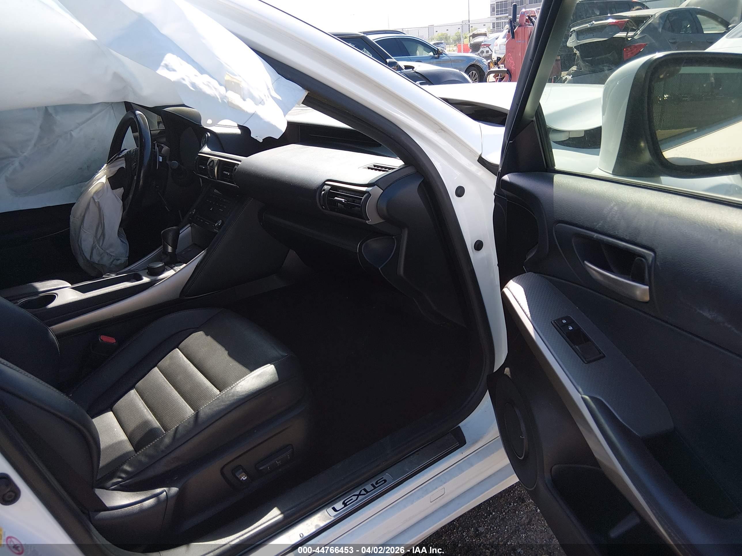 LEXUS IS image 5