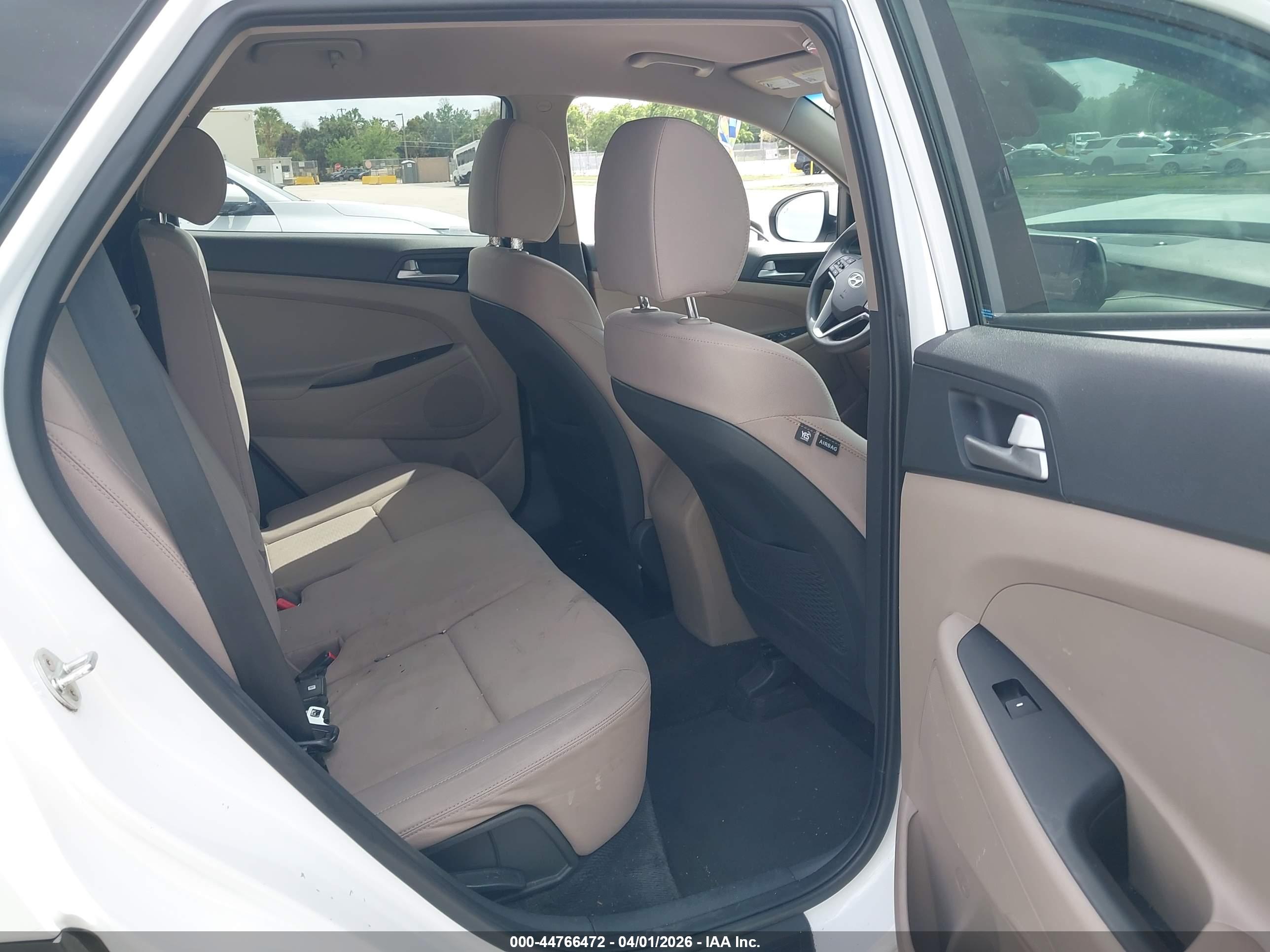 HYUNDAI TUCSON image 8