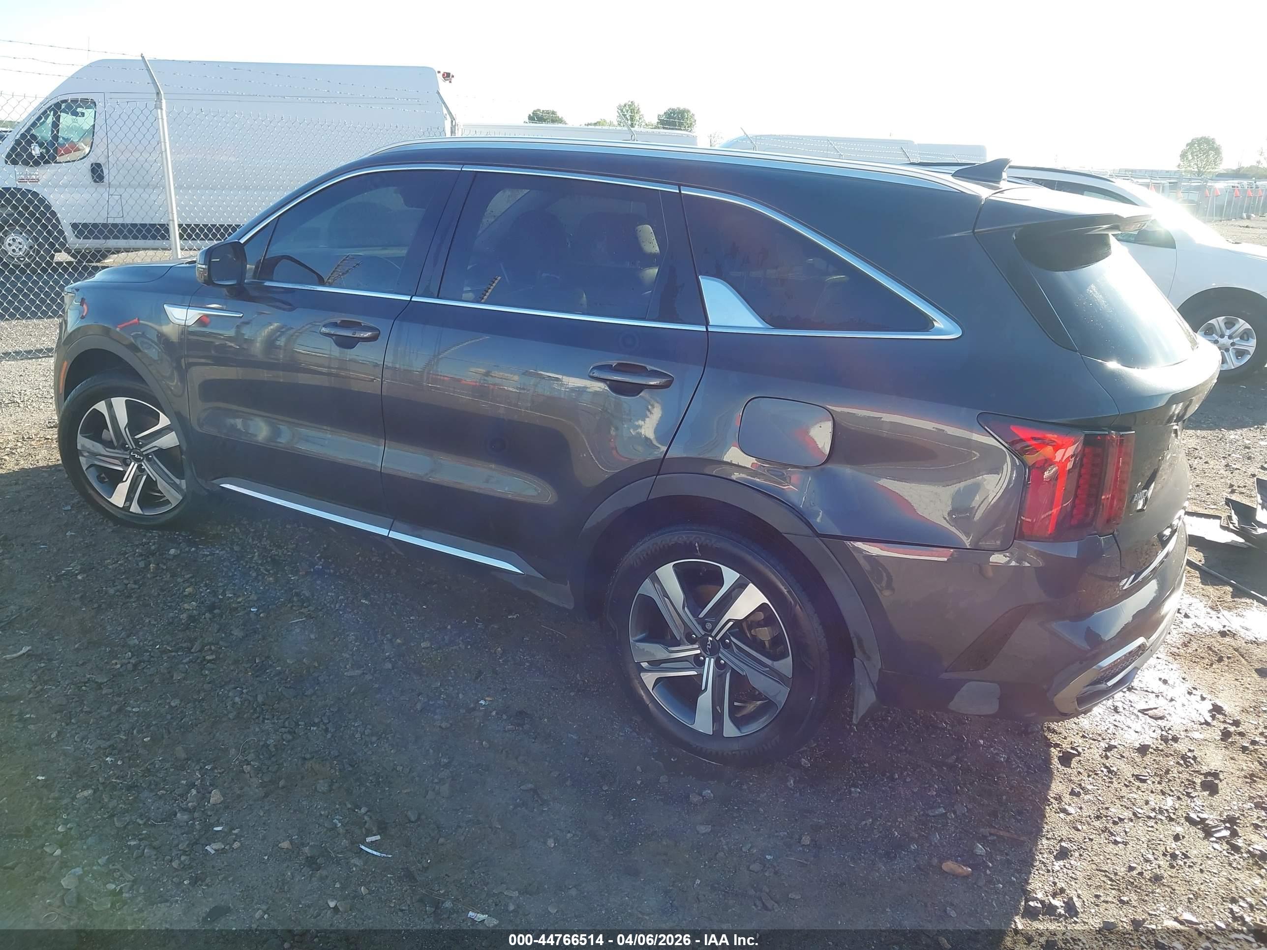 KIA SORENTO image 3
