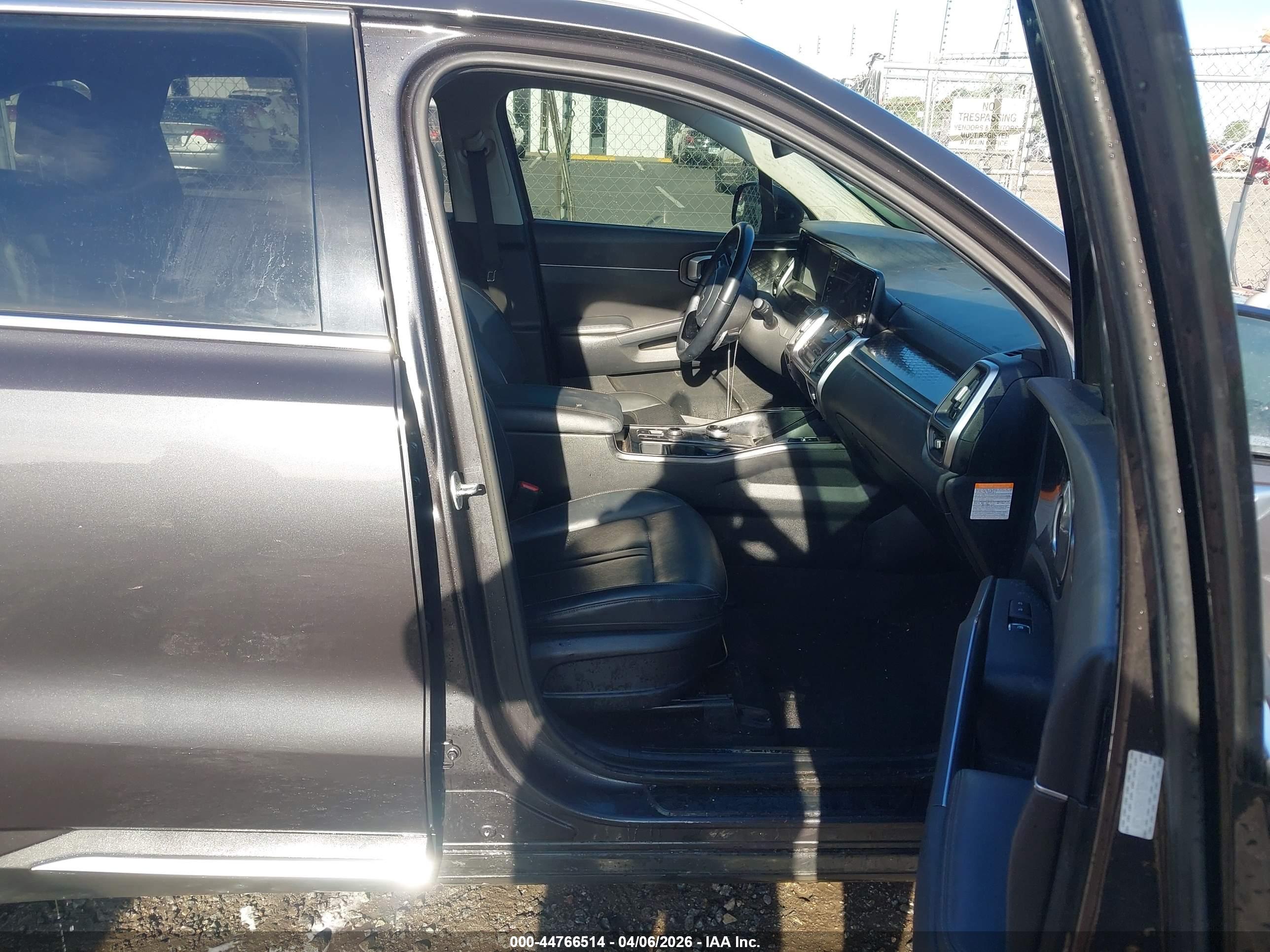 KIA SORENTO image 5