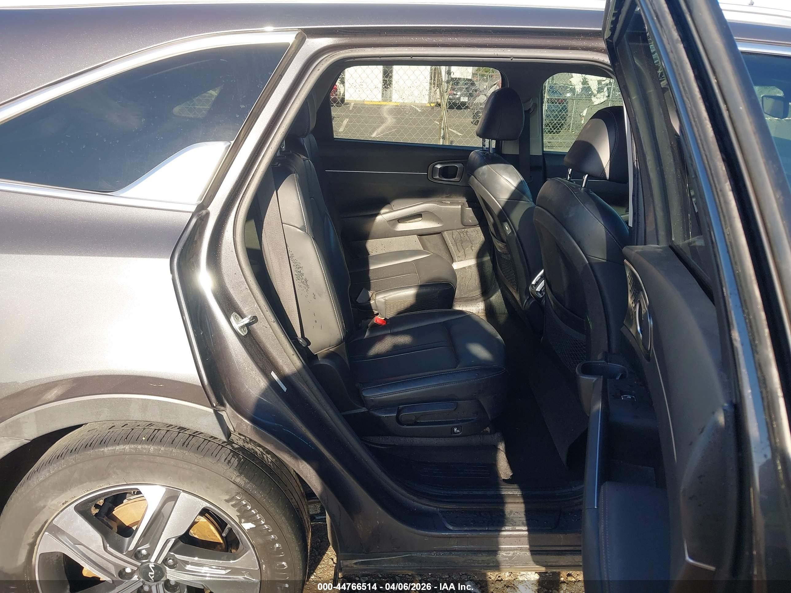 KIA SORENTO image 8