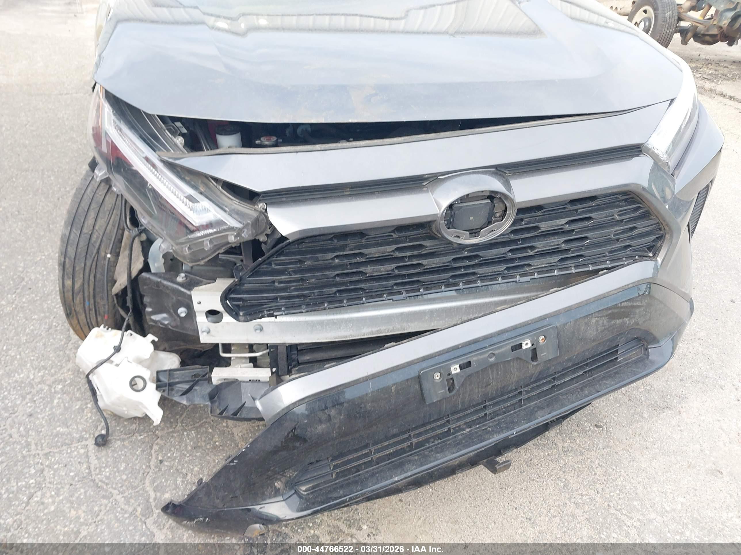 TOYOTA RAV4 image 6