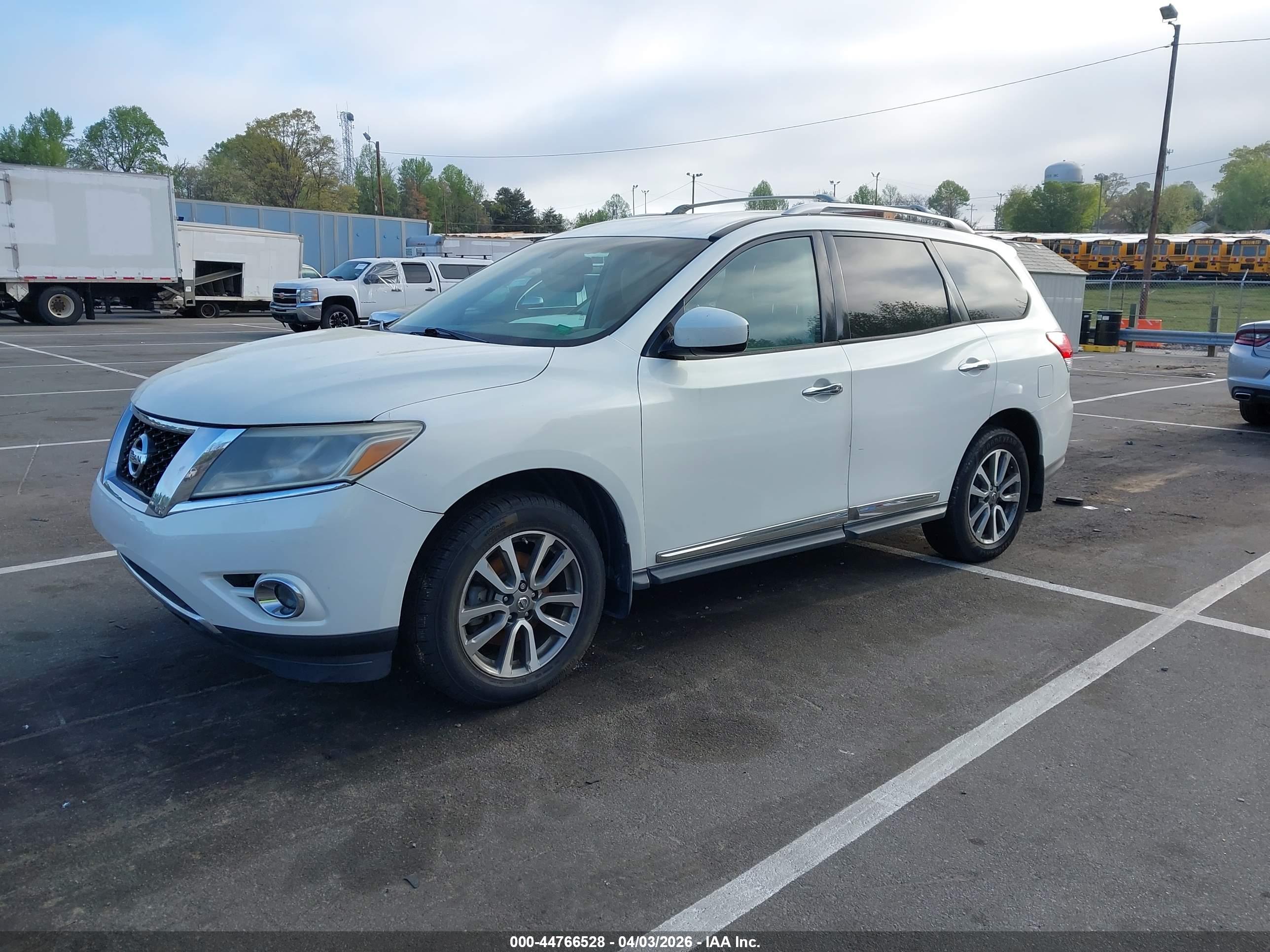 NISSAN PATHFINDER image 2