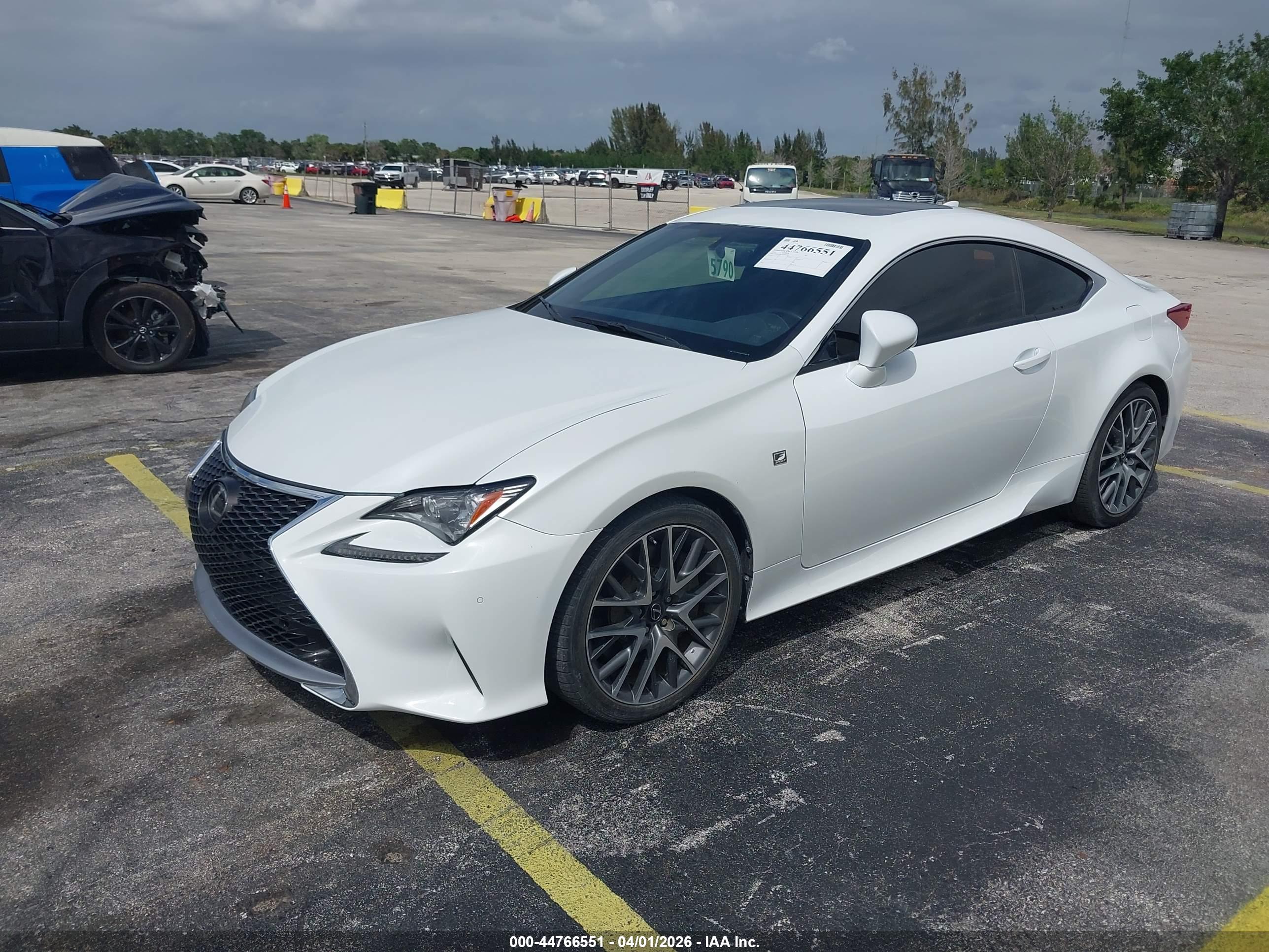 LEXUS RC image 2